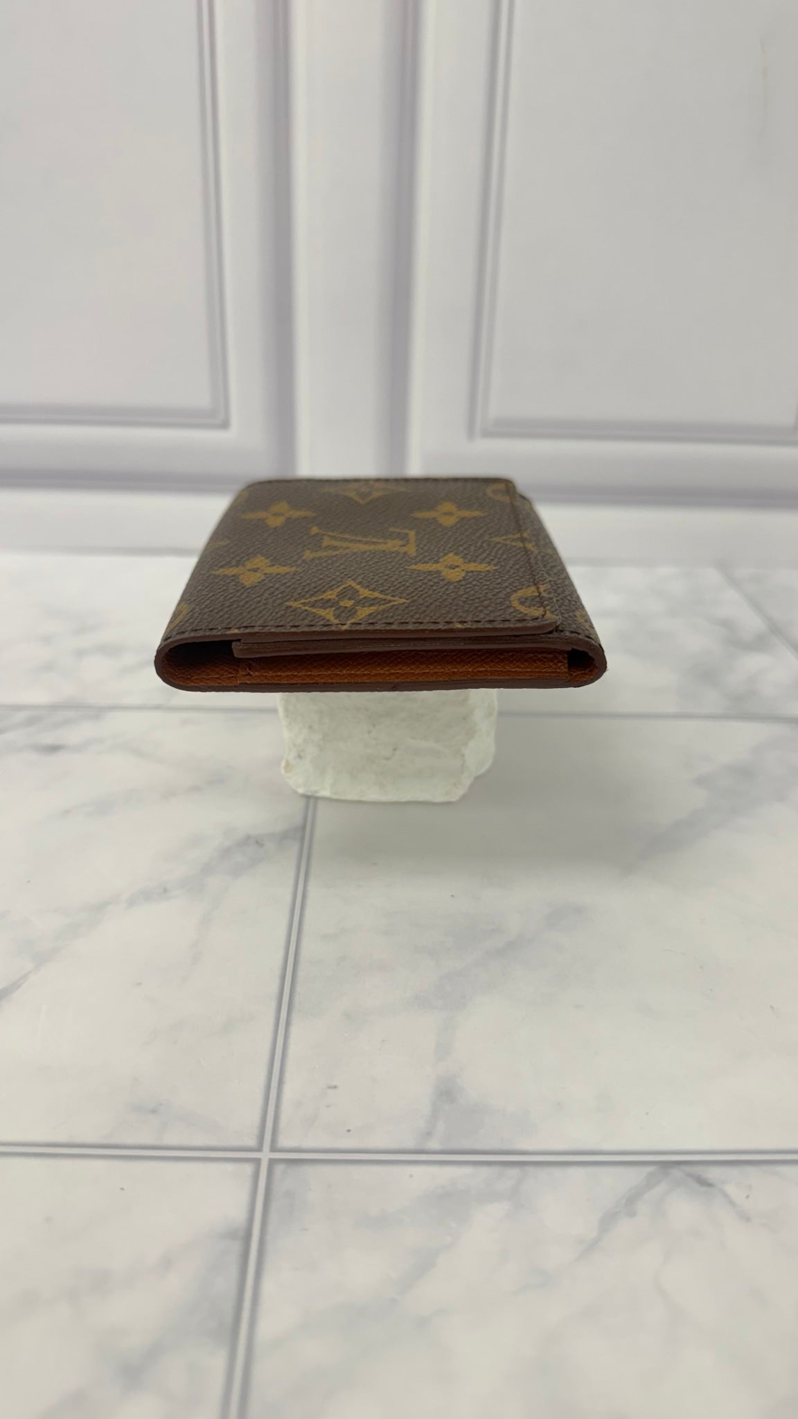 BRAND NEW - Louis Vuitton Monogram Card Holder 