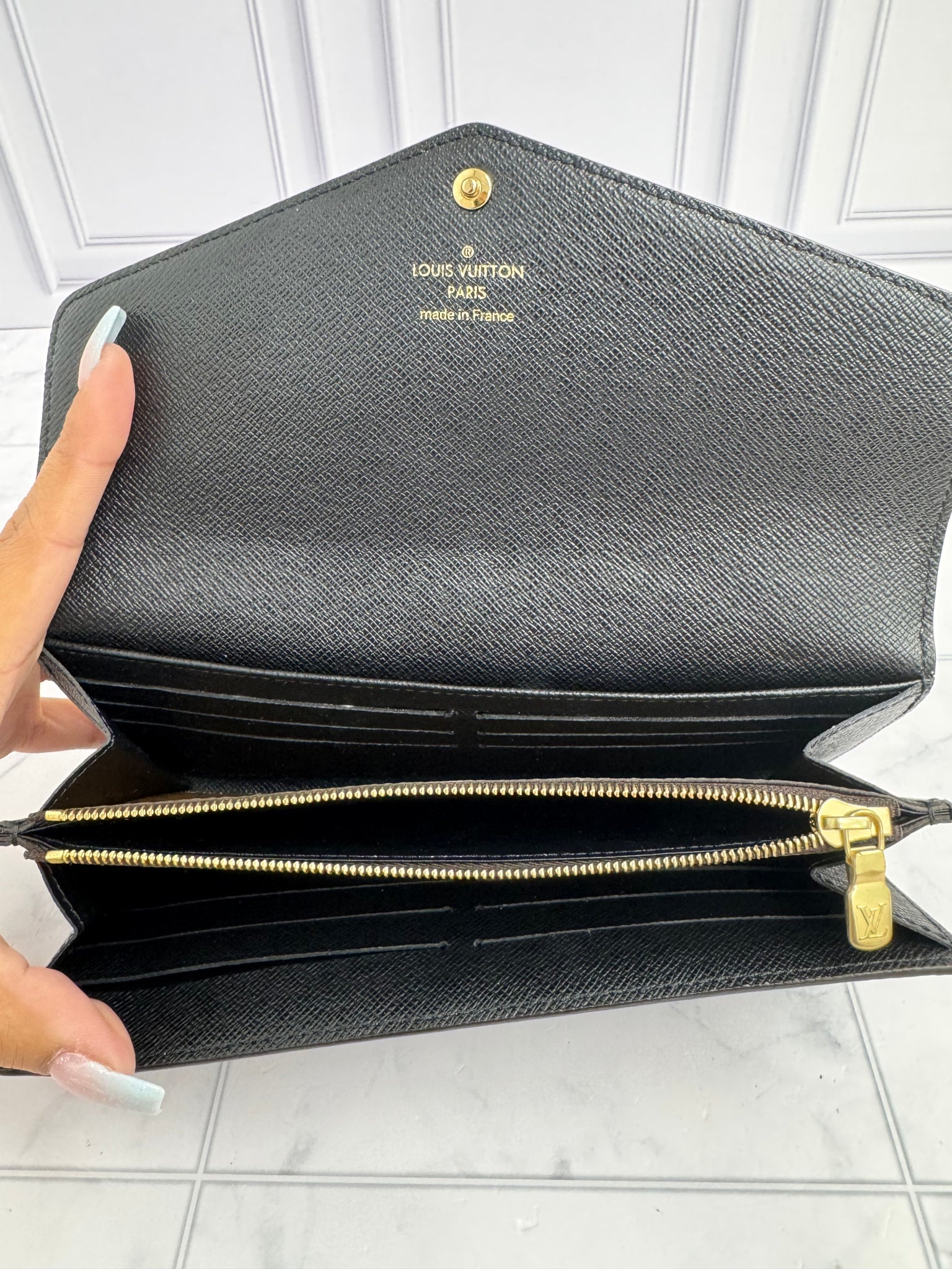 LIKE NEW - Louis Vuitton Reverse Monogram Sarah Wallet