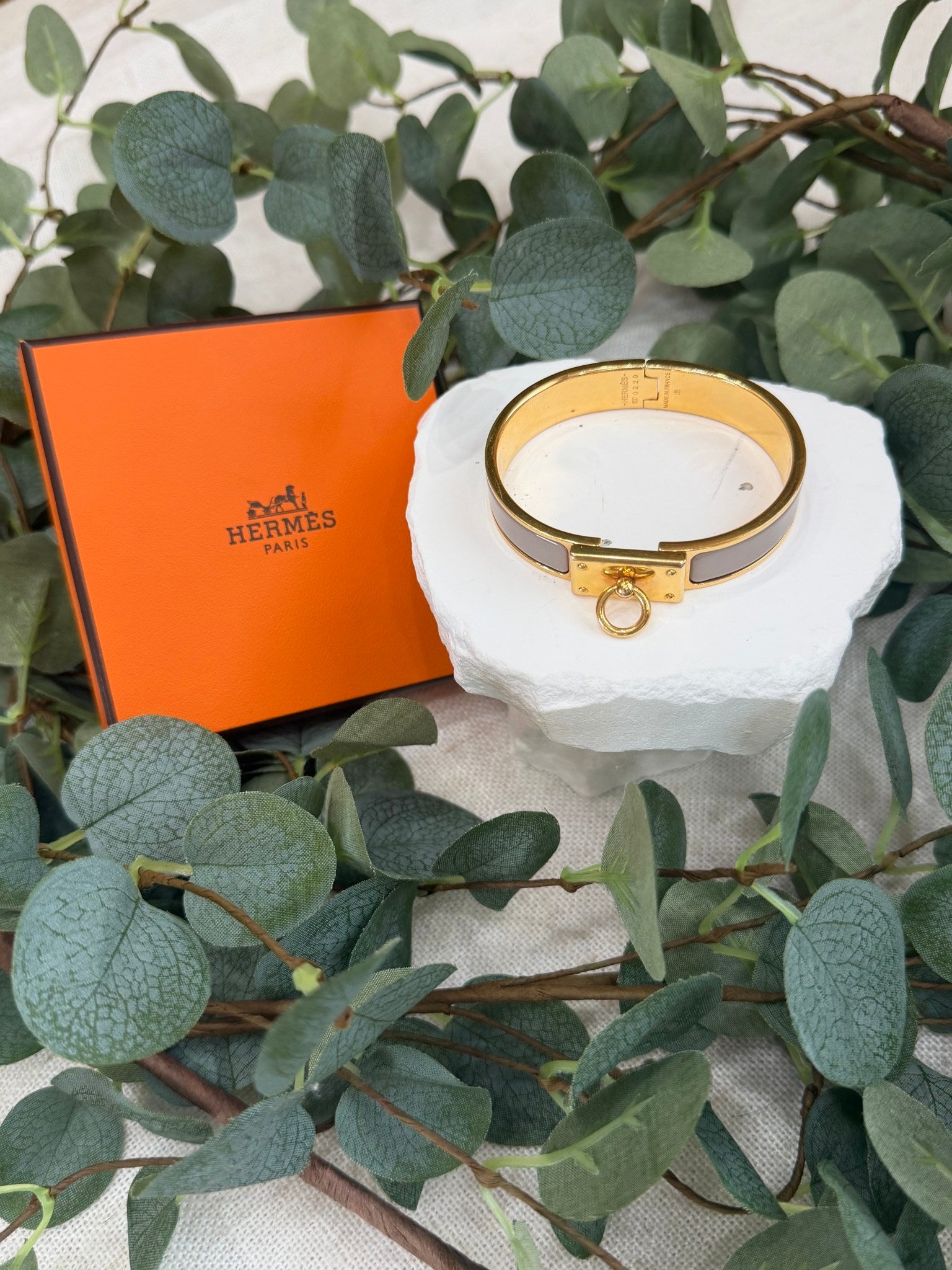 Hermes Taupe Enamel Gold plated Clic Anneau Bracelet 