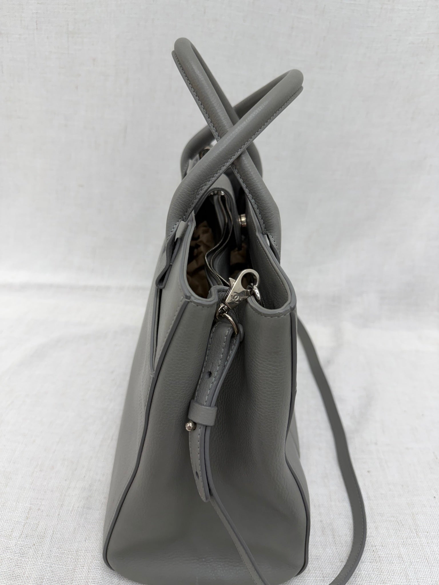 Chanel Grey Grained Calfskin Medium Neo Executive Tote