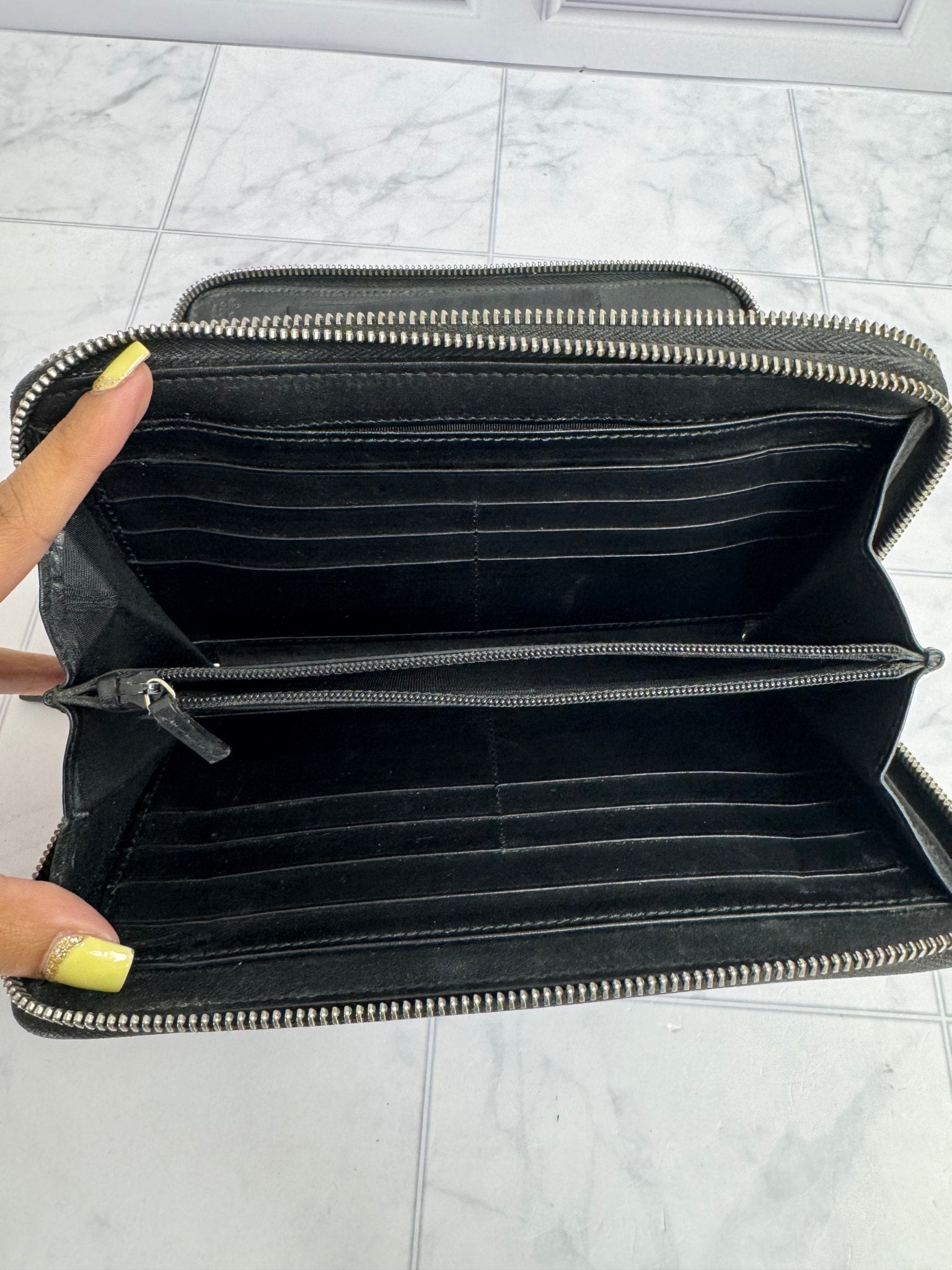 Gucci Black Embossed Microguccissima Leather Travel Zippy Organizer
