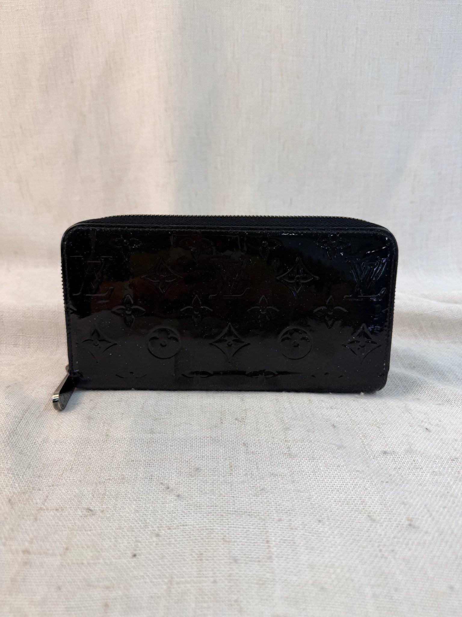 Louis Vuitton Black Vernis Leather Zippy Wallet