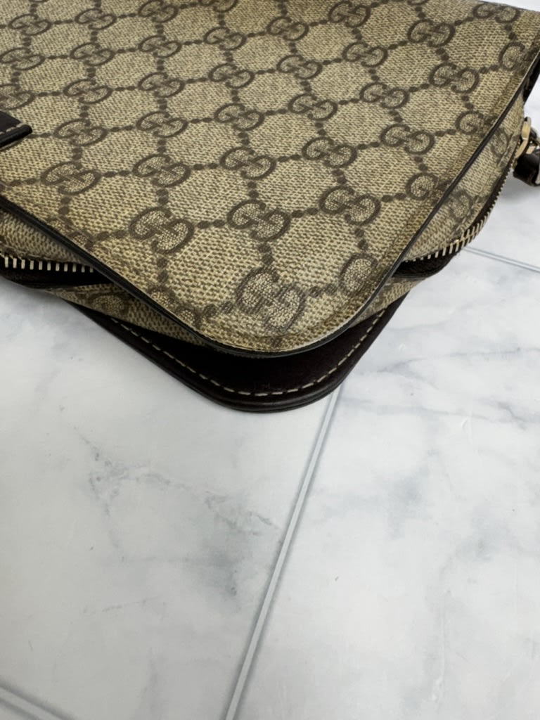 Gucci GG Supreme Coated Canvas Wristlet