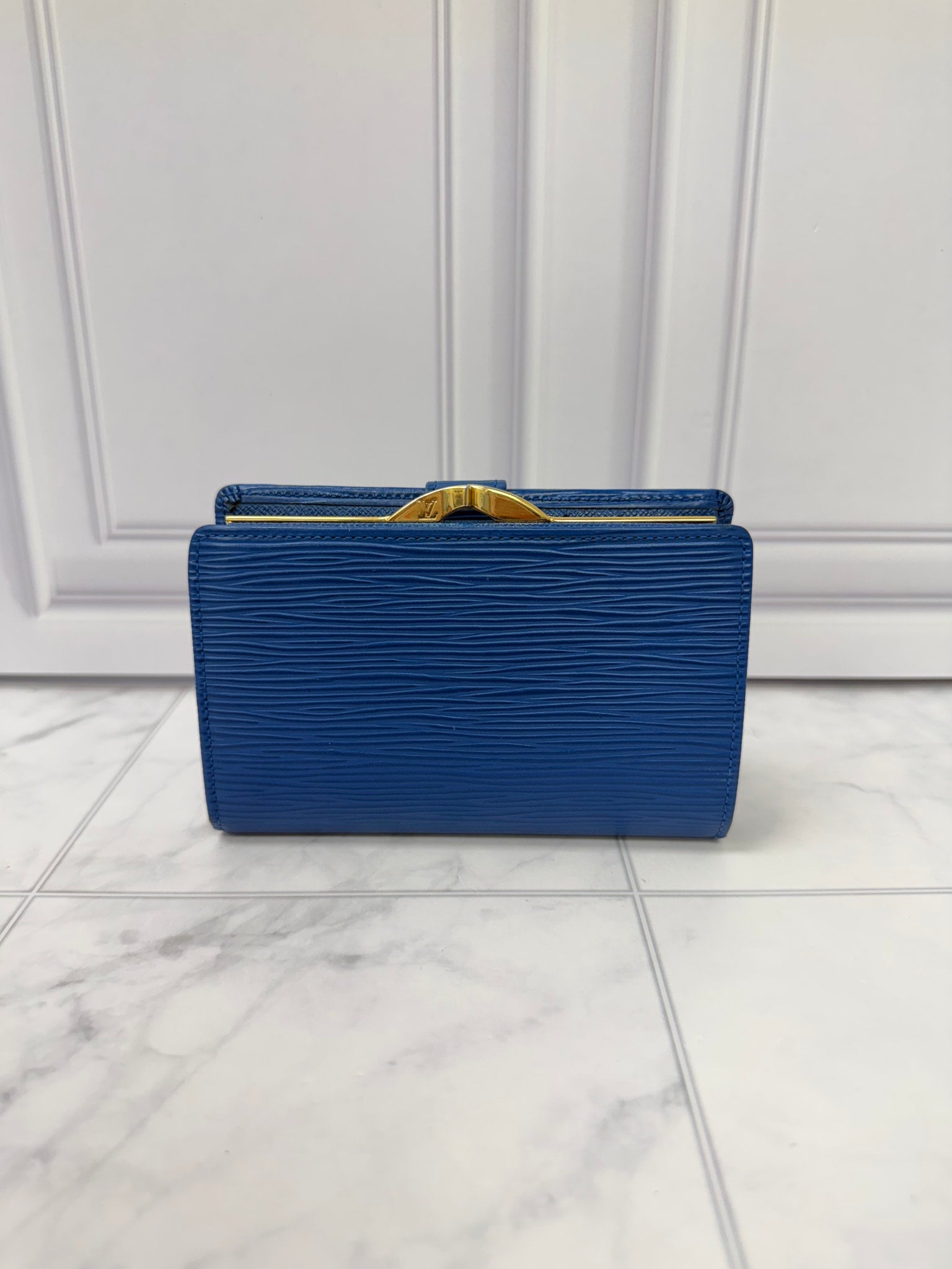 Louis Vuitton Blue Epi Leather Kisslock Wallet 