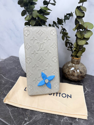LIKE NEW - Louis Vuitton Monogram Grey Taurillon Leather Climbing Zippy Wallet