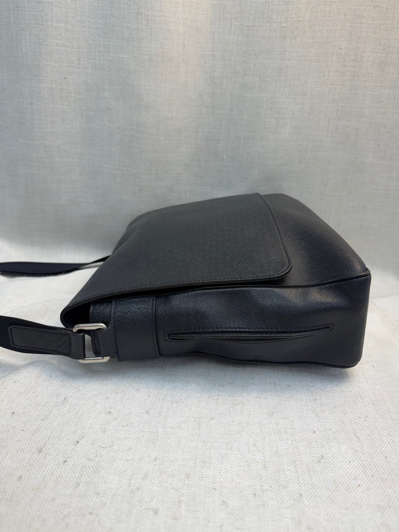 Louis Vuitton Navy Leather Taiga Roman Messenger Bag