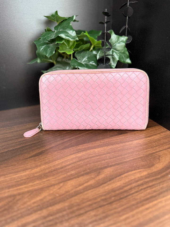 Bottega Veneta Mauve Intrecciato Leather Zippy Wallet