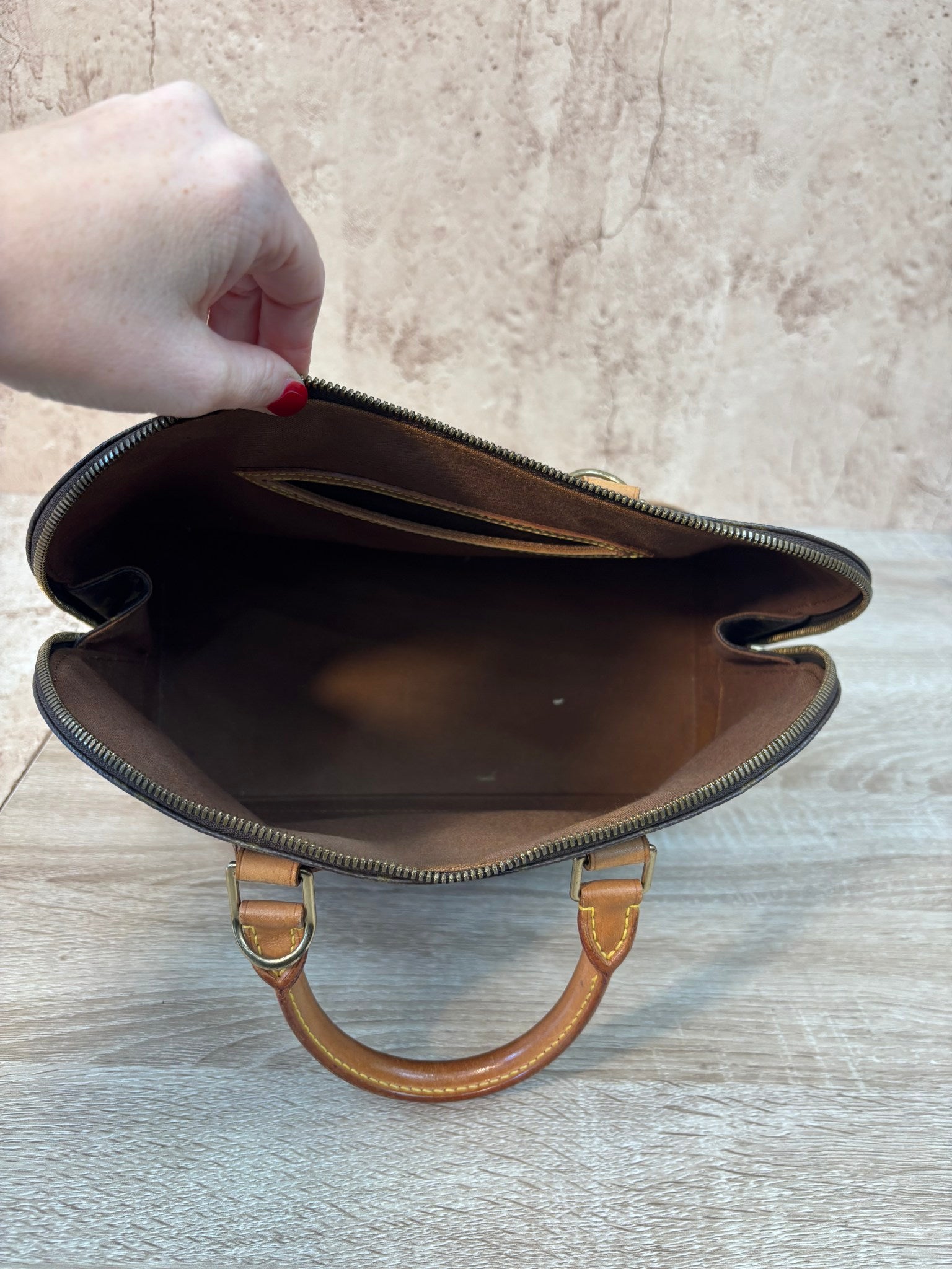 https://res.cloudinary.com/dyql5hig8/image/upload/v1758652426/jwty7kwjlhdclxmagdf0.jpg