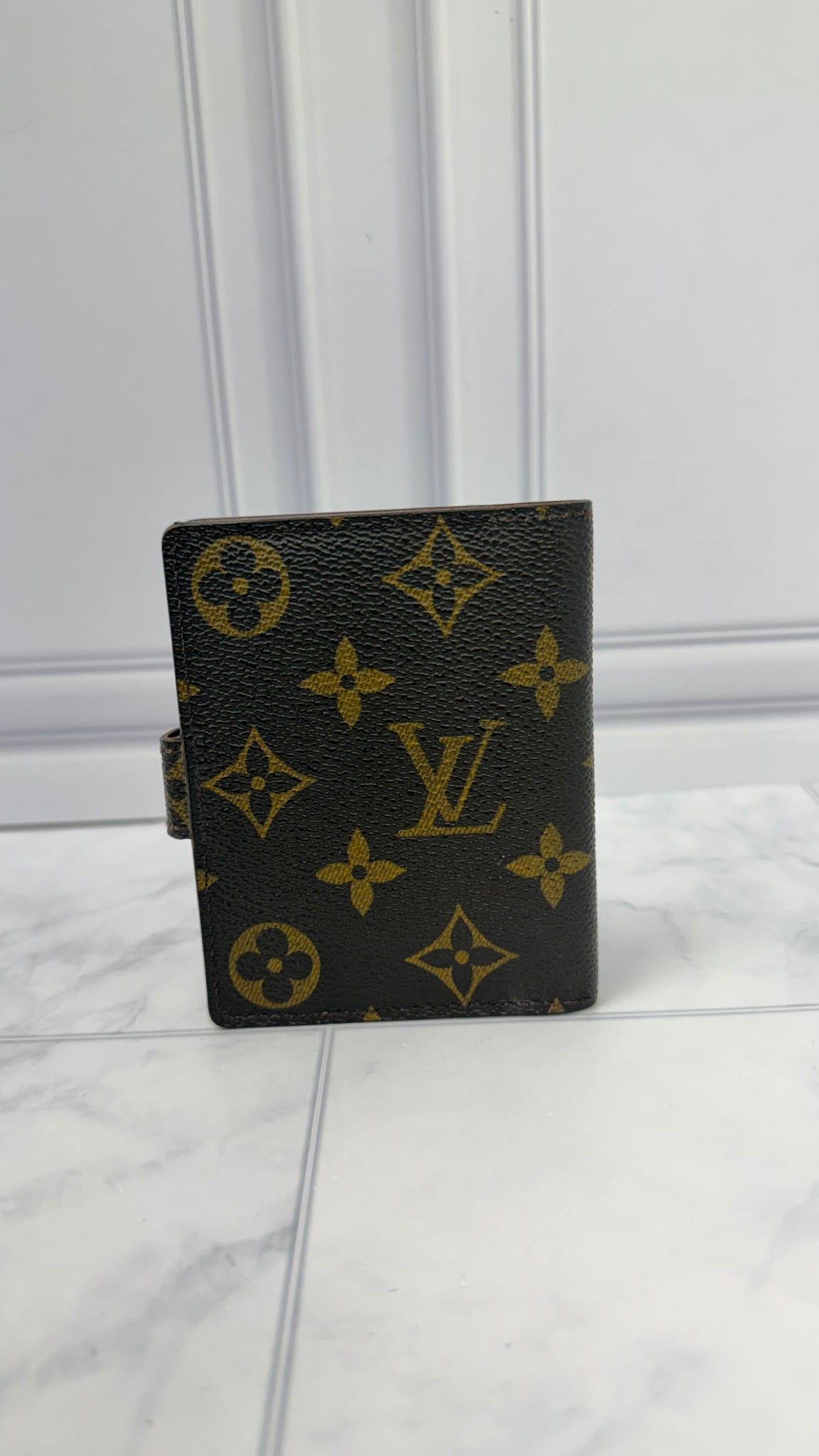 LIKE NEW - Louis Vuitton Monogram Mini Agenda Cover 