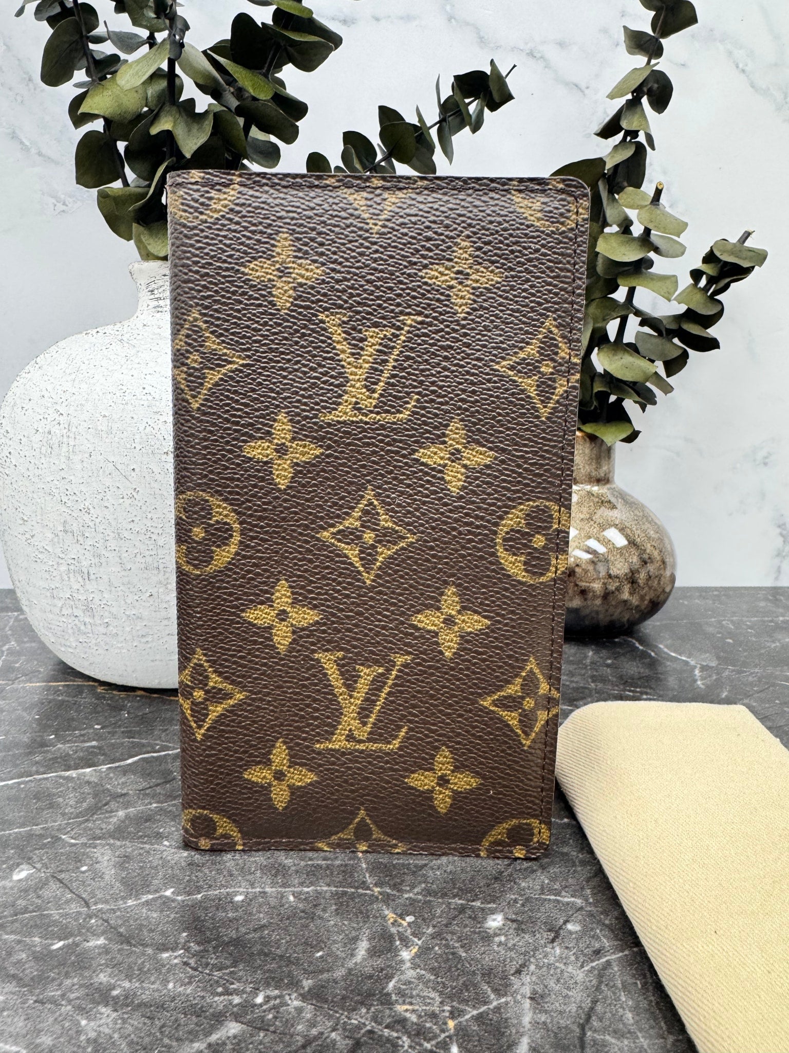 LIKE NEW - Louis Vuitton Monogram Long Wallet
