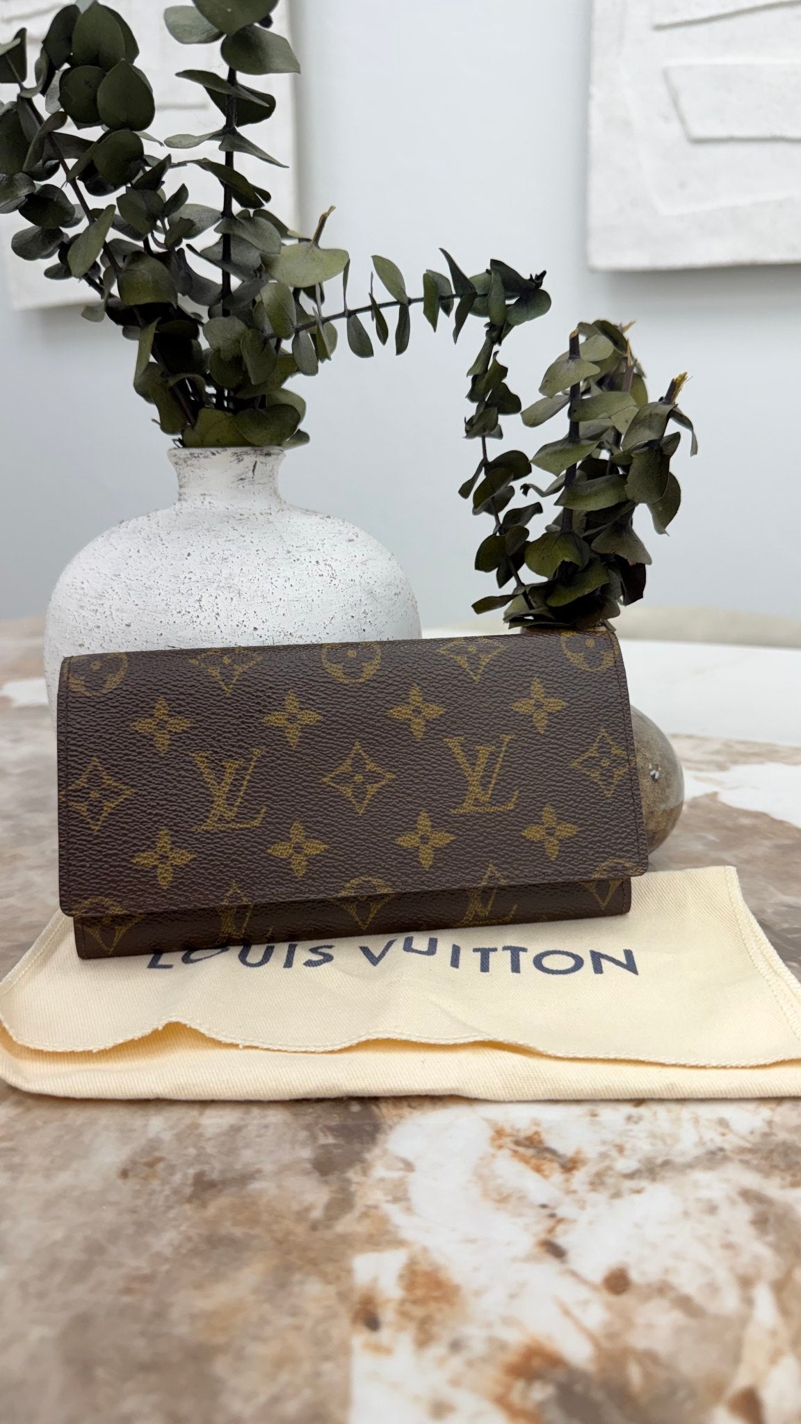 LIKE NEW - Louis Vuitton Monogram Porte Yen Long Wallet 