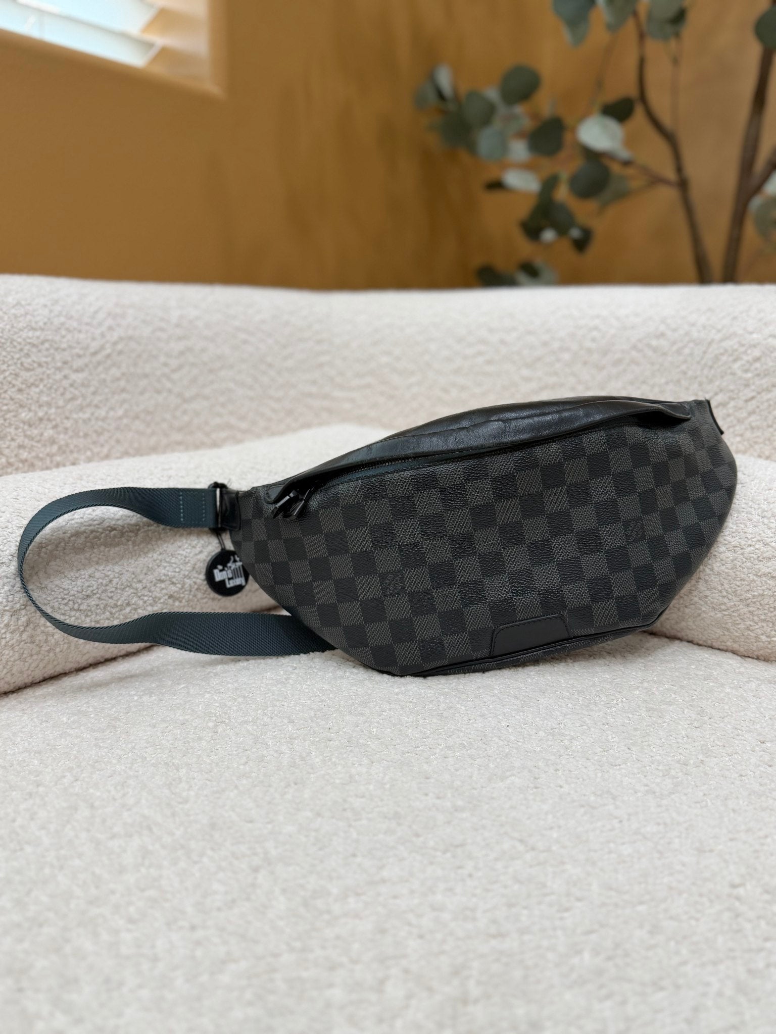 Louis Vuitton Damier Graphite Discovery Bumbag