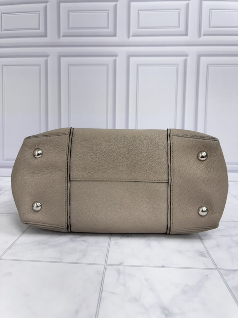 Louis Vuitton Beige Grained Leather Soft Lockit MM Handbag
