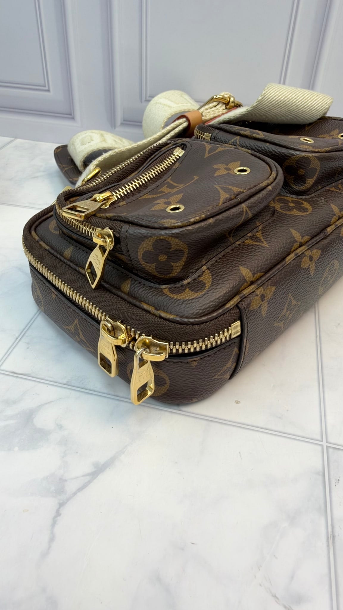 LIKE NEW - Louis Vuitton Monogram Utility Crossbody 