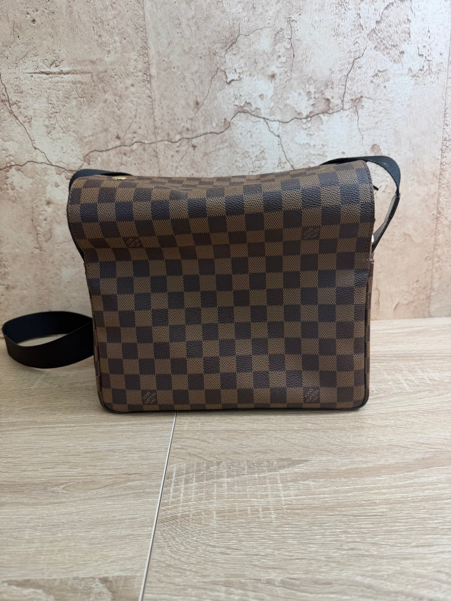 LIKE NEW Louis Vuitton Damier Ebene Naviglio Messenger Bag