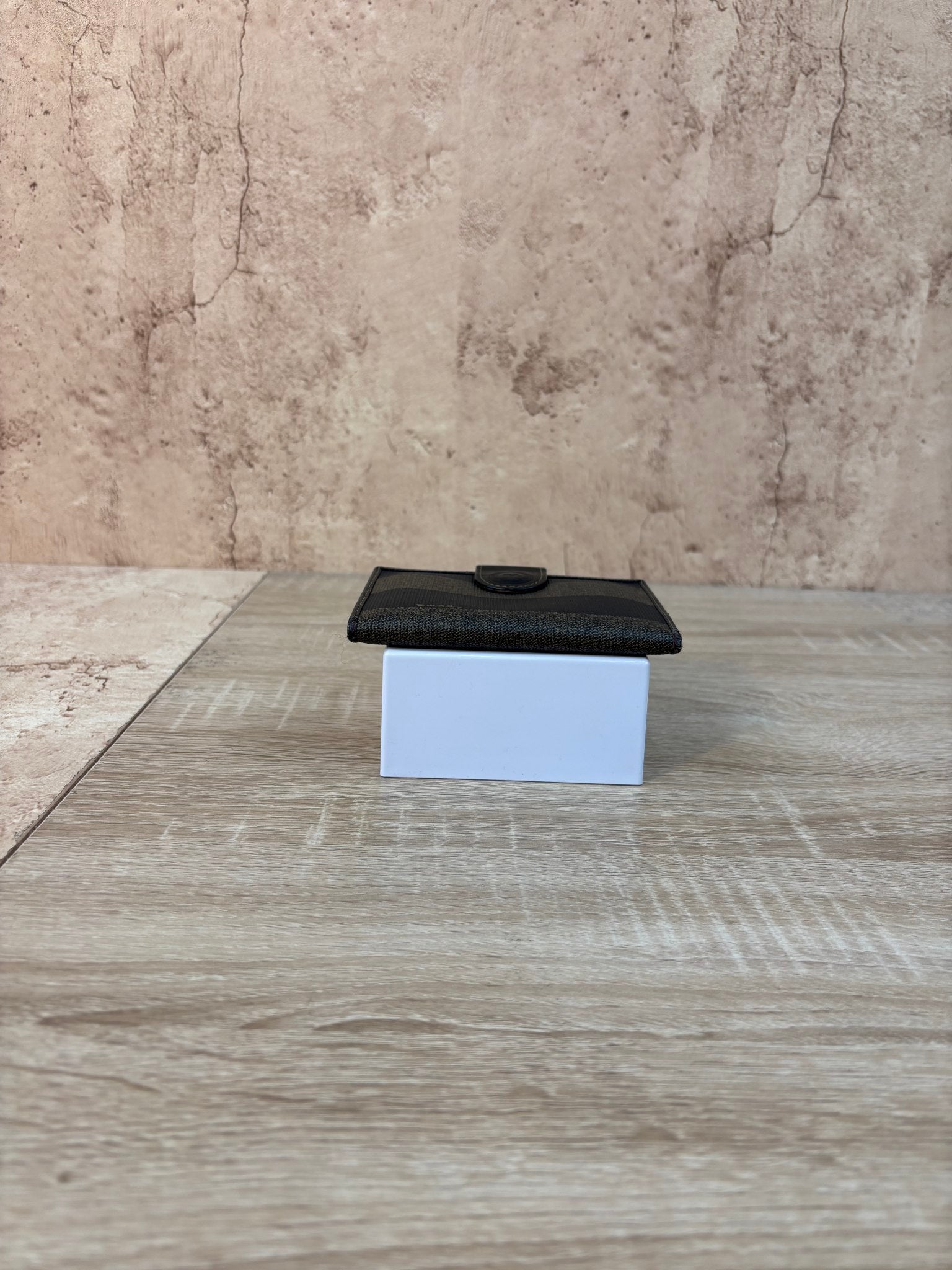 https://res.cloudinary.com/dyql5hig8/image/upload/v1758640945/kdvznk1adfsdoph2ezbx.jpg
