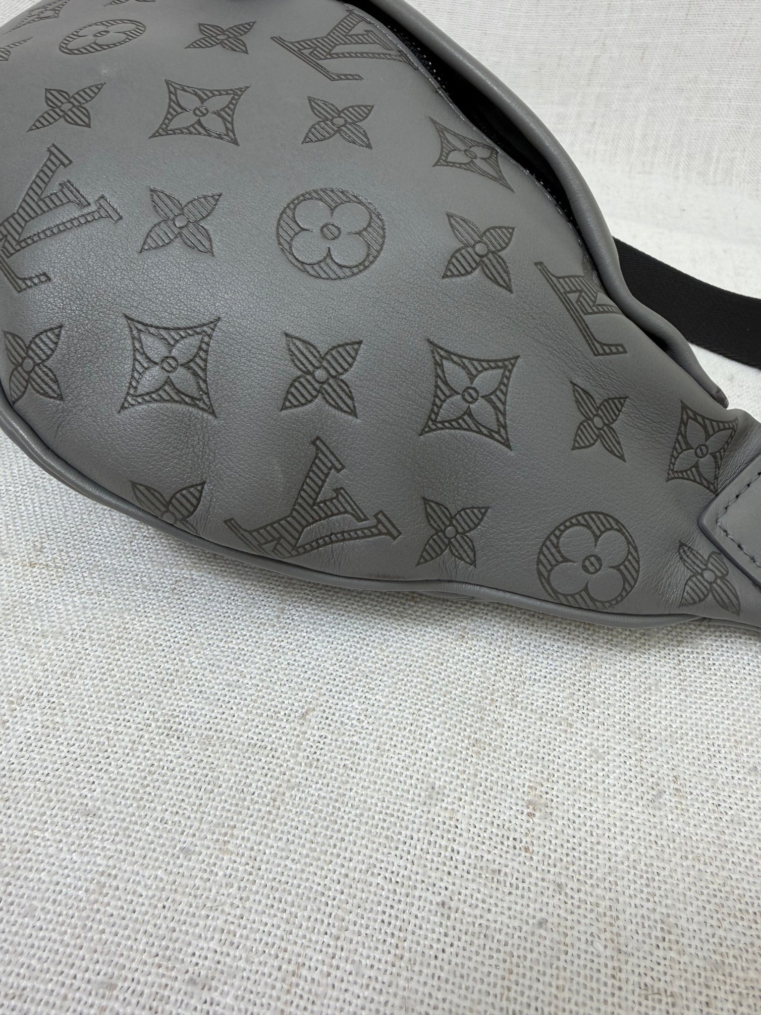 Louis Vuitton Grey Monogram Leather Discovery PM Bumbag 