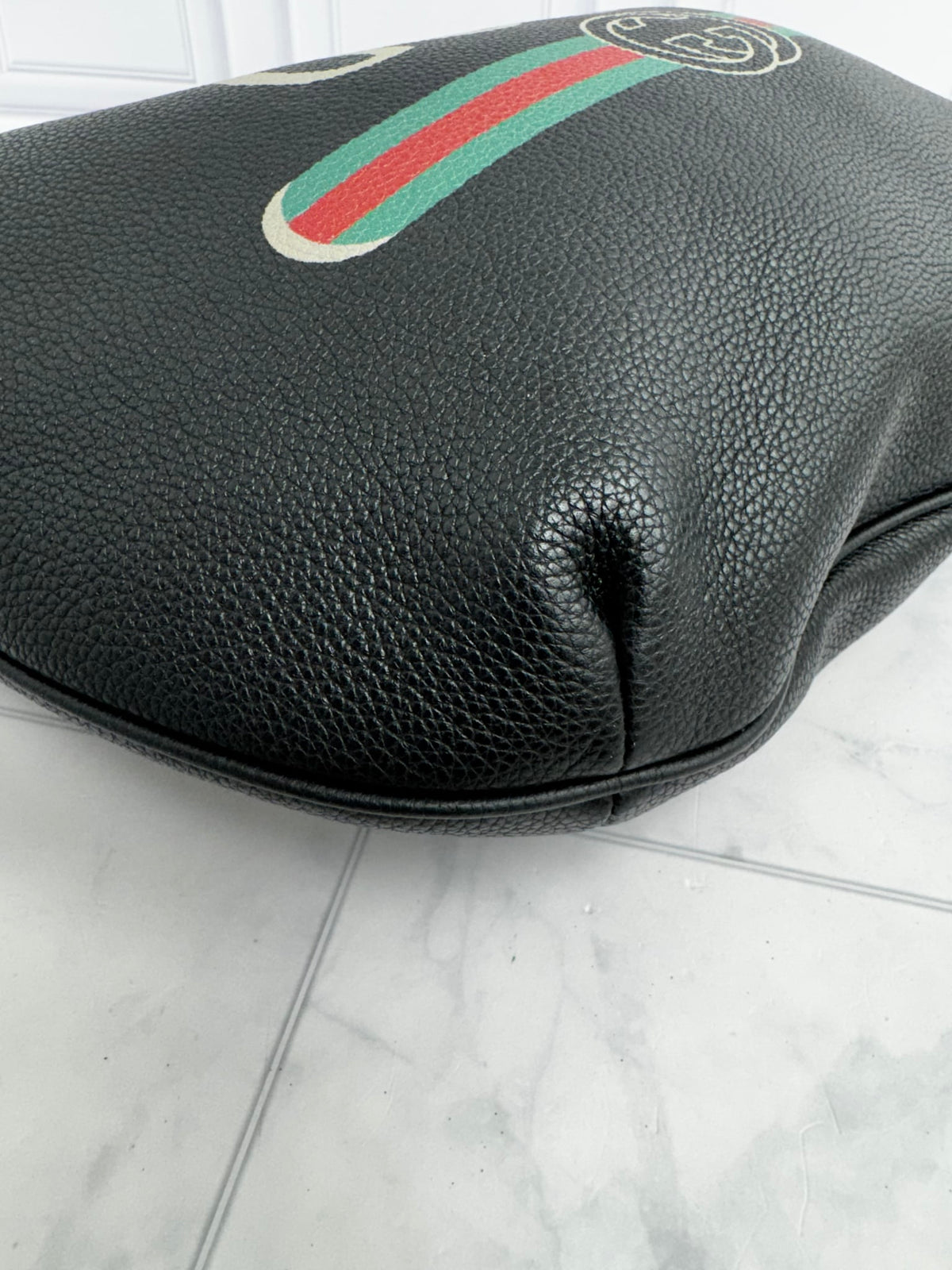 LIKE NEW - Gucci Black Grained Leather Half Moon Hobo Bag