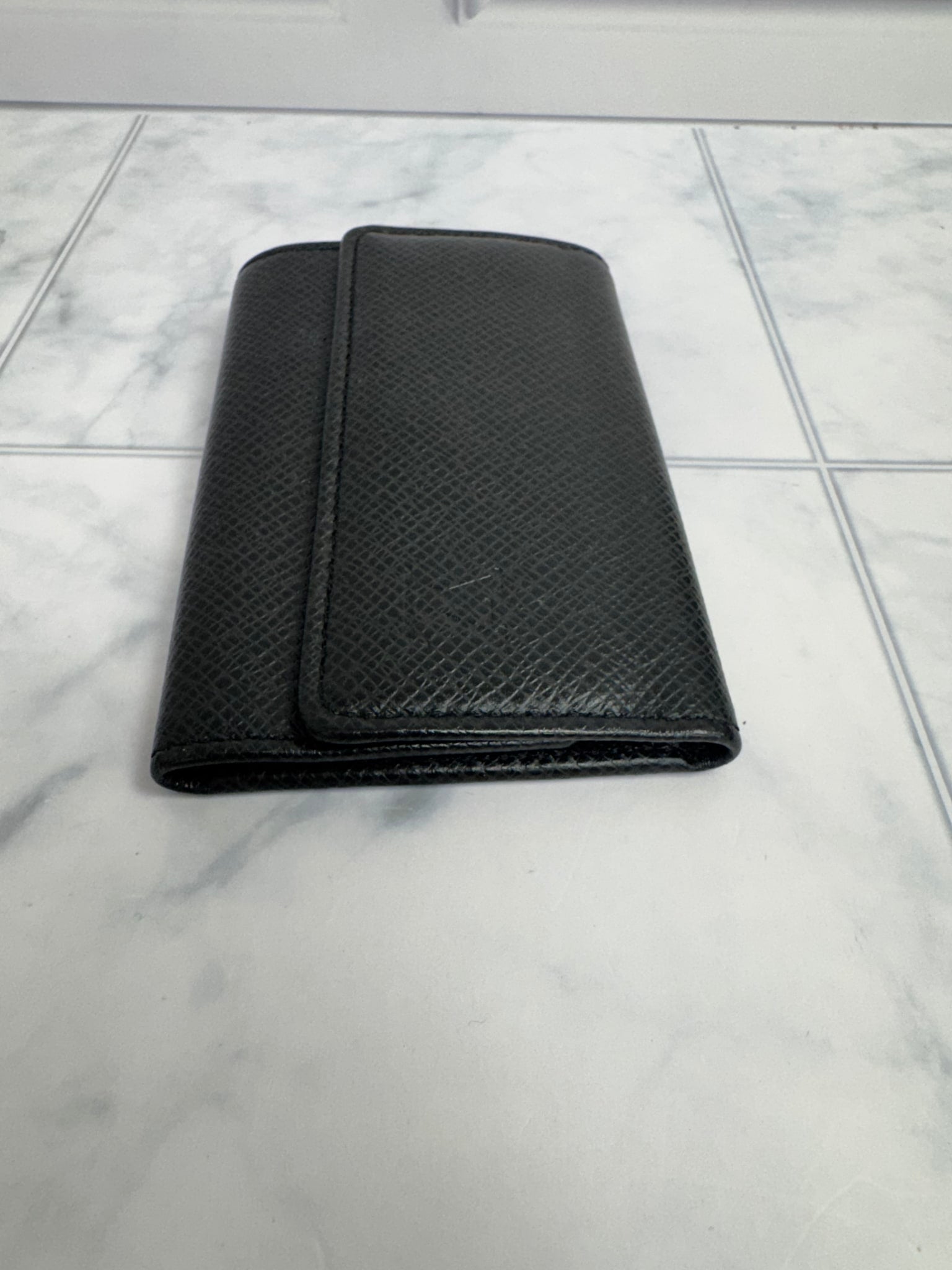 Louis Vuitton Black Taiga Leather 6 Ring Key Case
