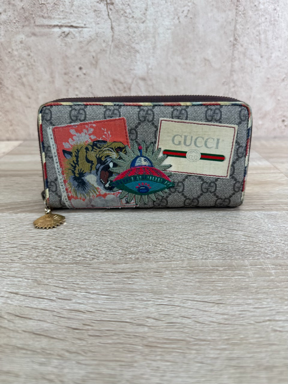 Gucci GG Supreme Courrier Embroidered UFO Zippy Long Wallet 