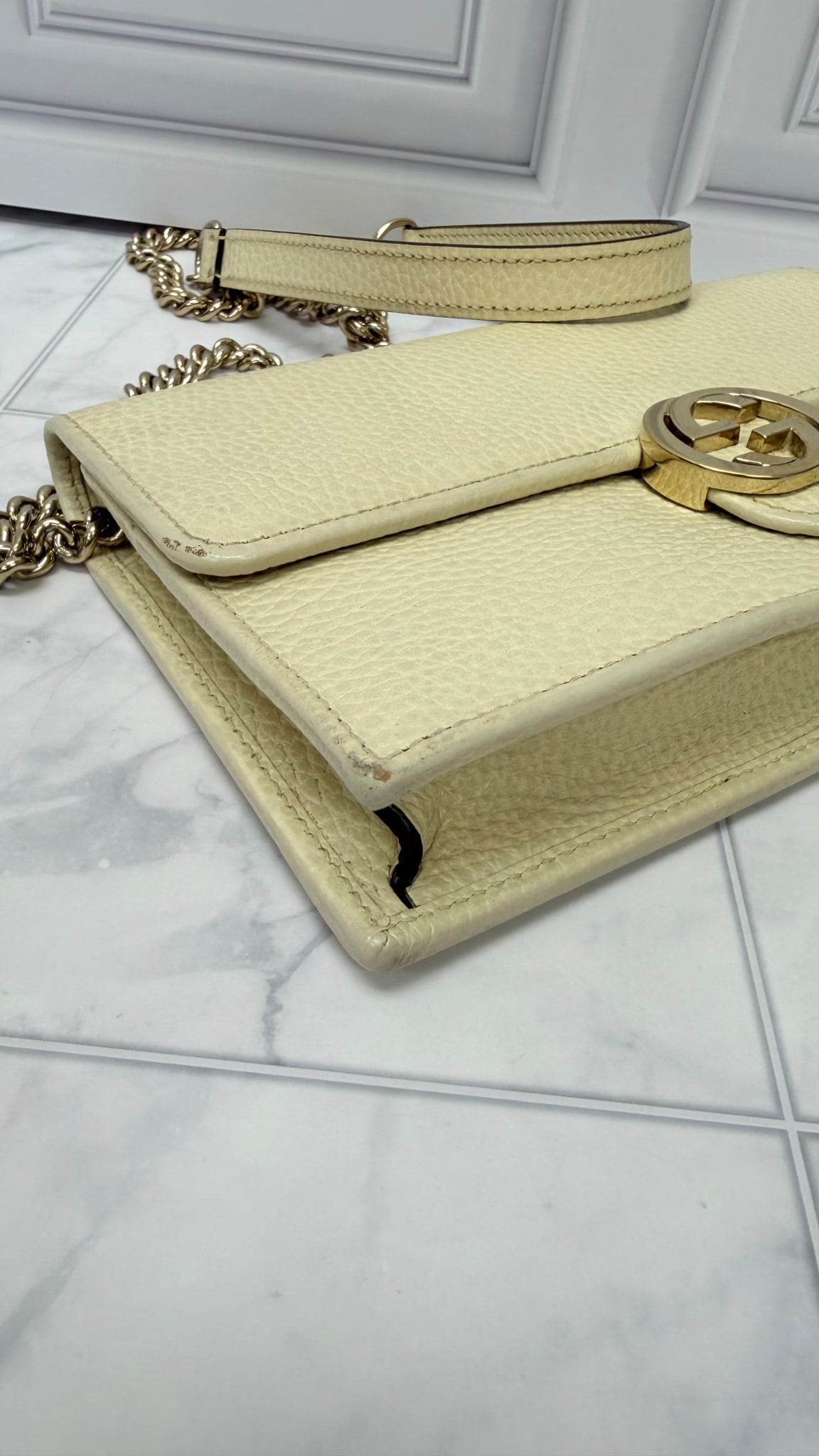 Gucci Cream Grained Leather Interlocking G Wallet On A Chain