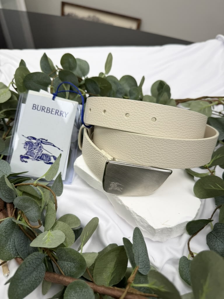 BRAND NEW- Burberry Ivory Pebbled Leather Belt Size 85/34