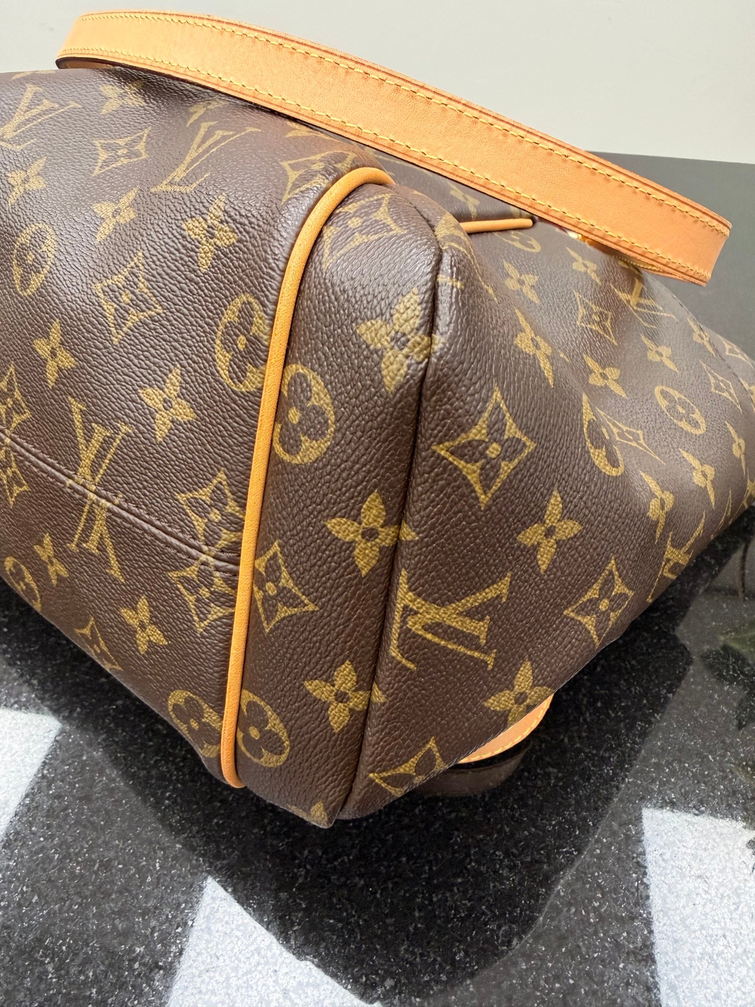Louis Vuitton Monogram Totally MM