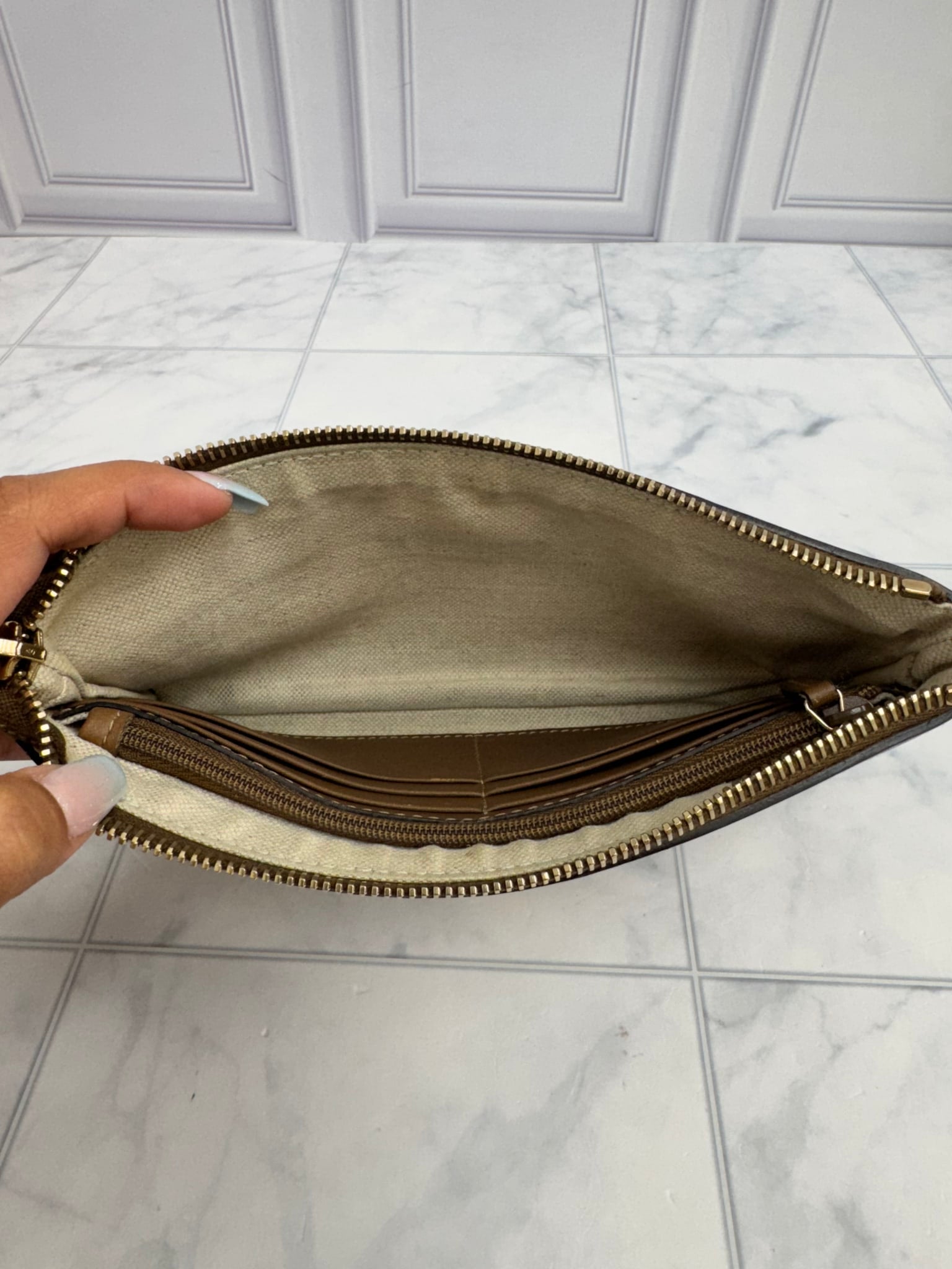 Gucci White Infinity Flora Print Canvas Wristlet Pouch