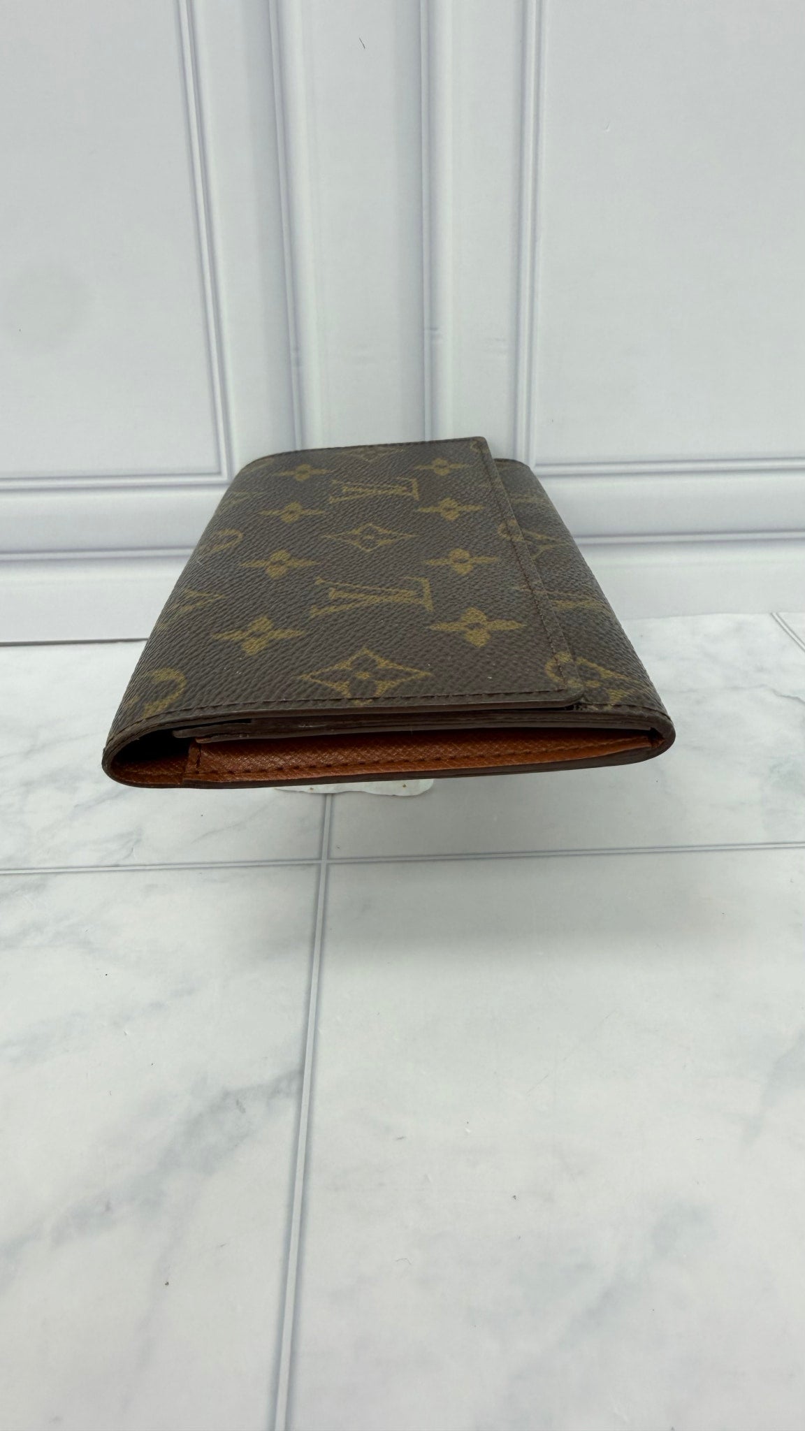 LIKE NEW - Louis Vuitton Monogram Porte Yen Long Wallet 