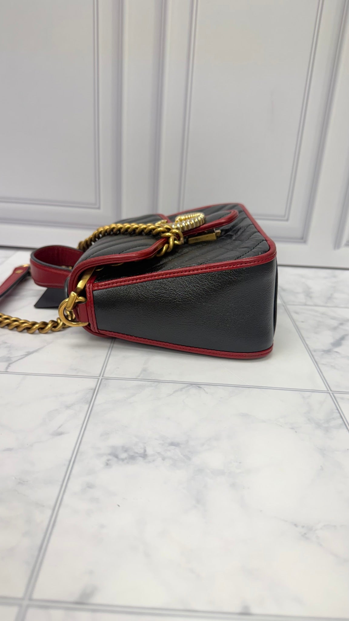 Gucci Black And Red Leather GG Marmont Top Handle Handbag 