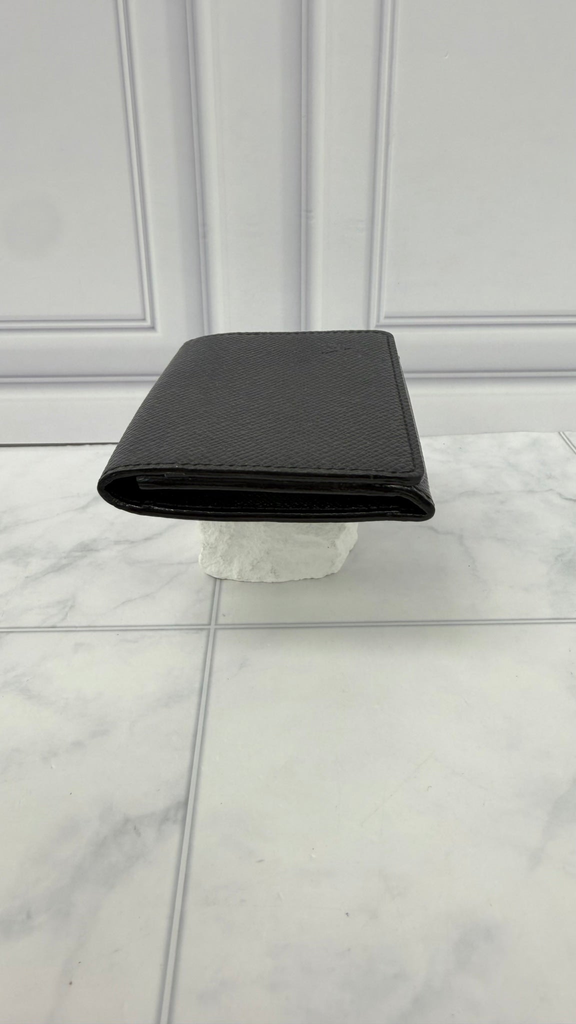 LIKE NEW - Louis Vuitton Black Taiga Leather Card Case