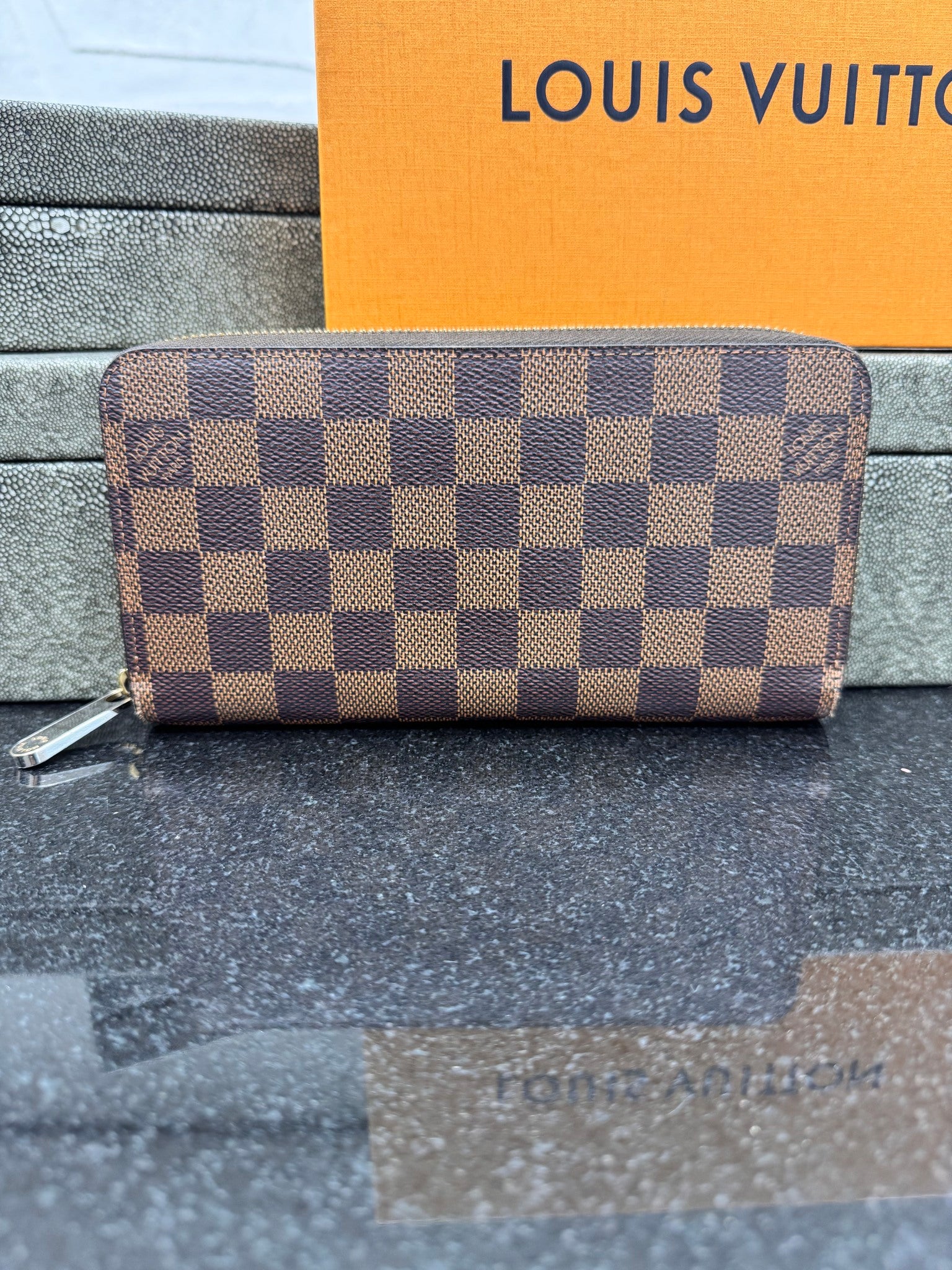 Louis Vuitton Daimer Ebene Zippy Wallet