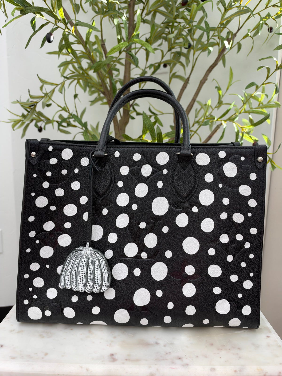 LIKE NEW - Louis Vuitton Black And White Leather Infiniti Dots Kusama On The Go MM