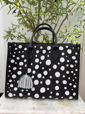 LIKE NEW - Louis Vuitton Black And White Leather Infiniti Dots Kusama On The Go MM