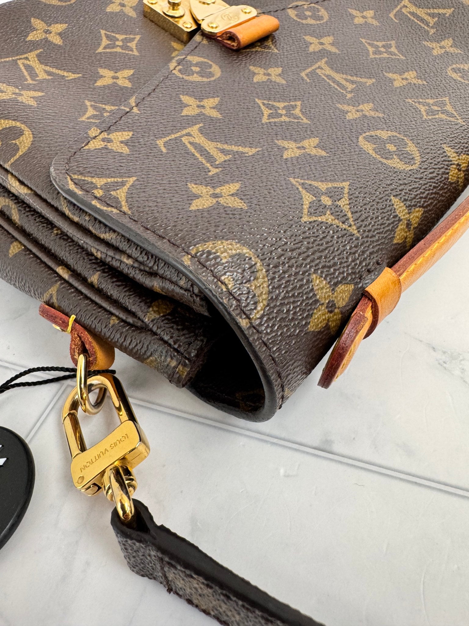 Louis Vuitton Monogram Pochette Metis Crossbody