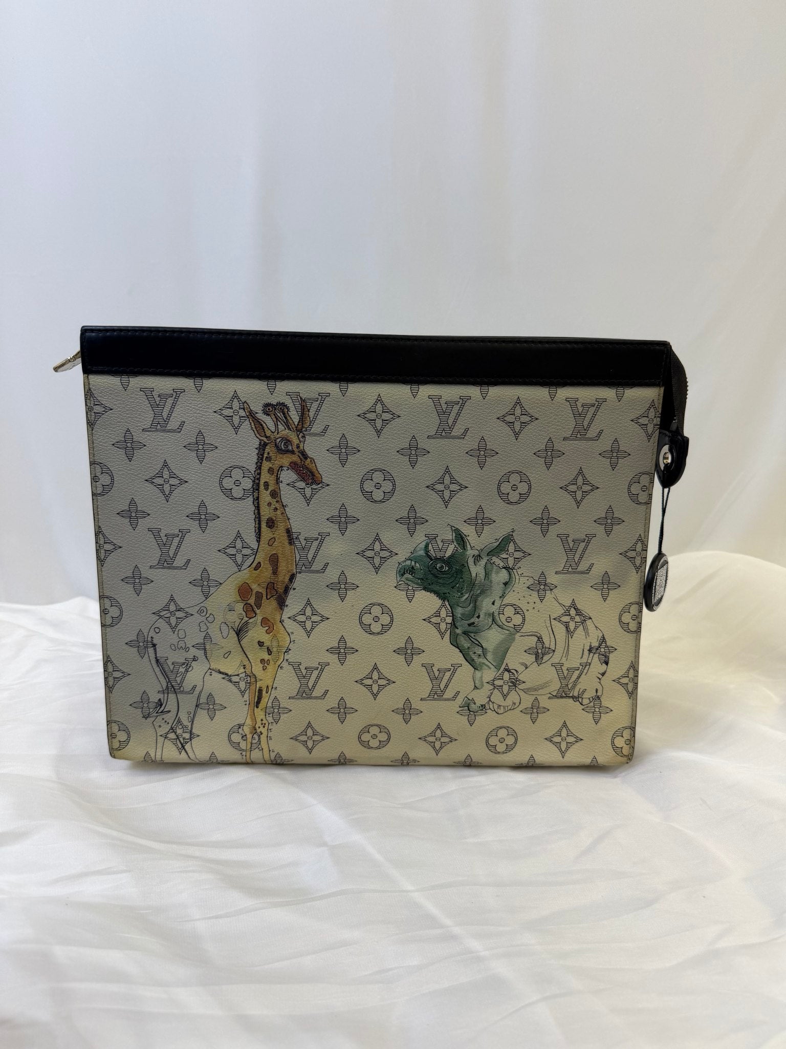 Louis Vuitton White Monogram Chapman Pochette Voyage GM