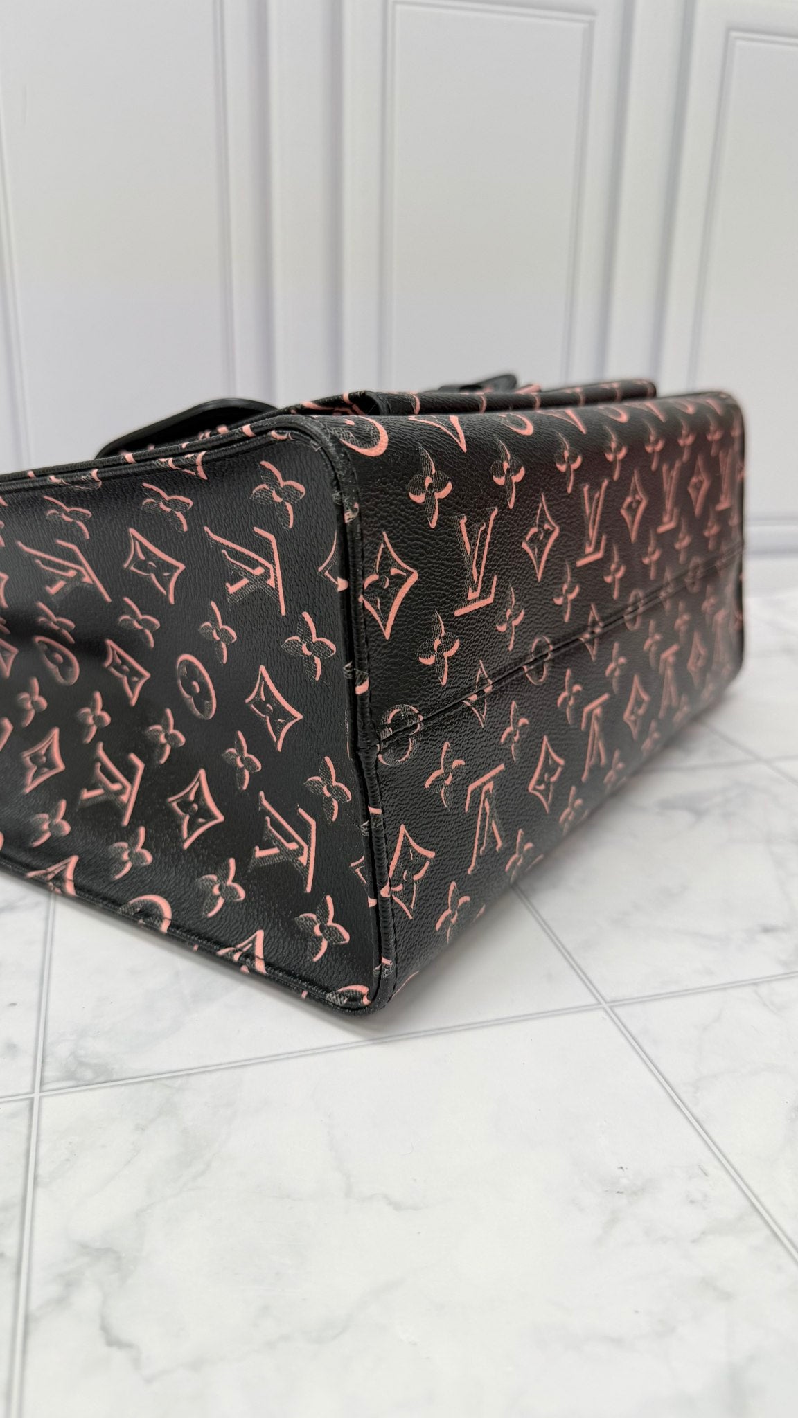 Louis Vuitton Black & Pink Fall for You Monogram Neo On The Go MM