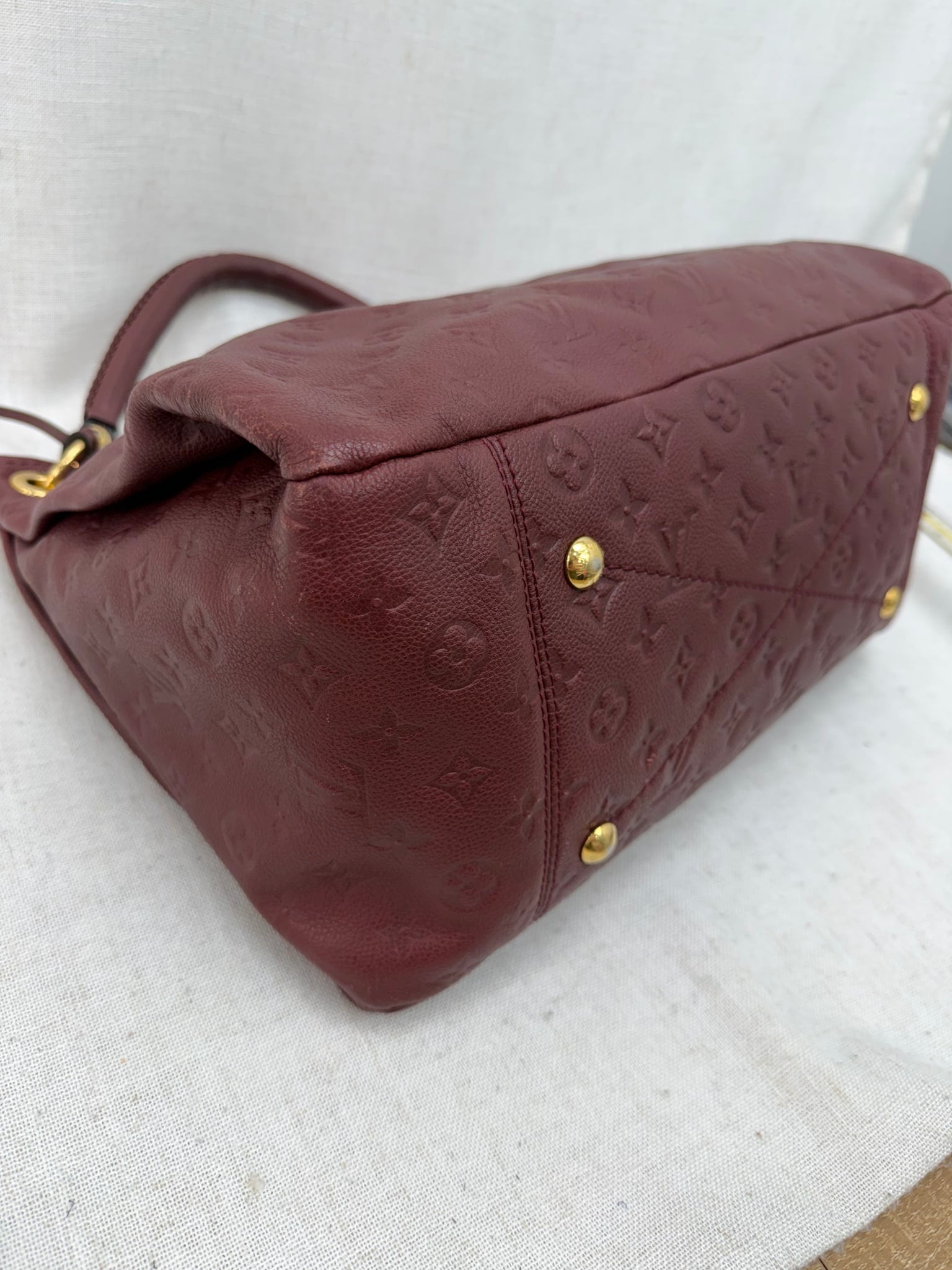Louis Vuitton Burgundy Empreinte Artsy MM Hobo Bag