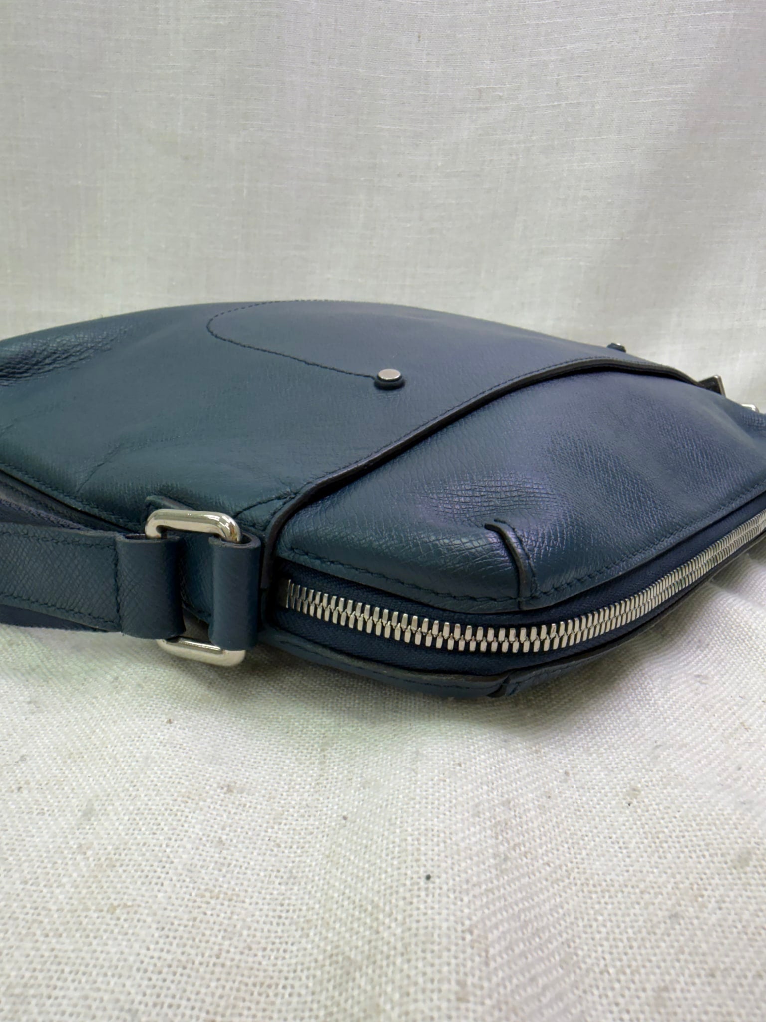 Louis Vuitton Blue Taiga Leather Grigori Messenger Bag