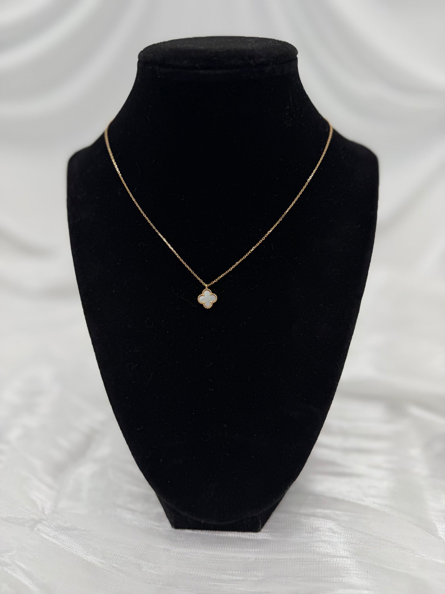 Van Cleef & Arpels Mother of Pearl 18K Gold Sweet Alhambra pendant Necklace