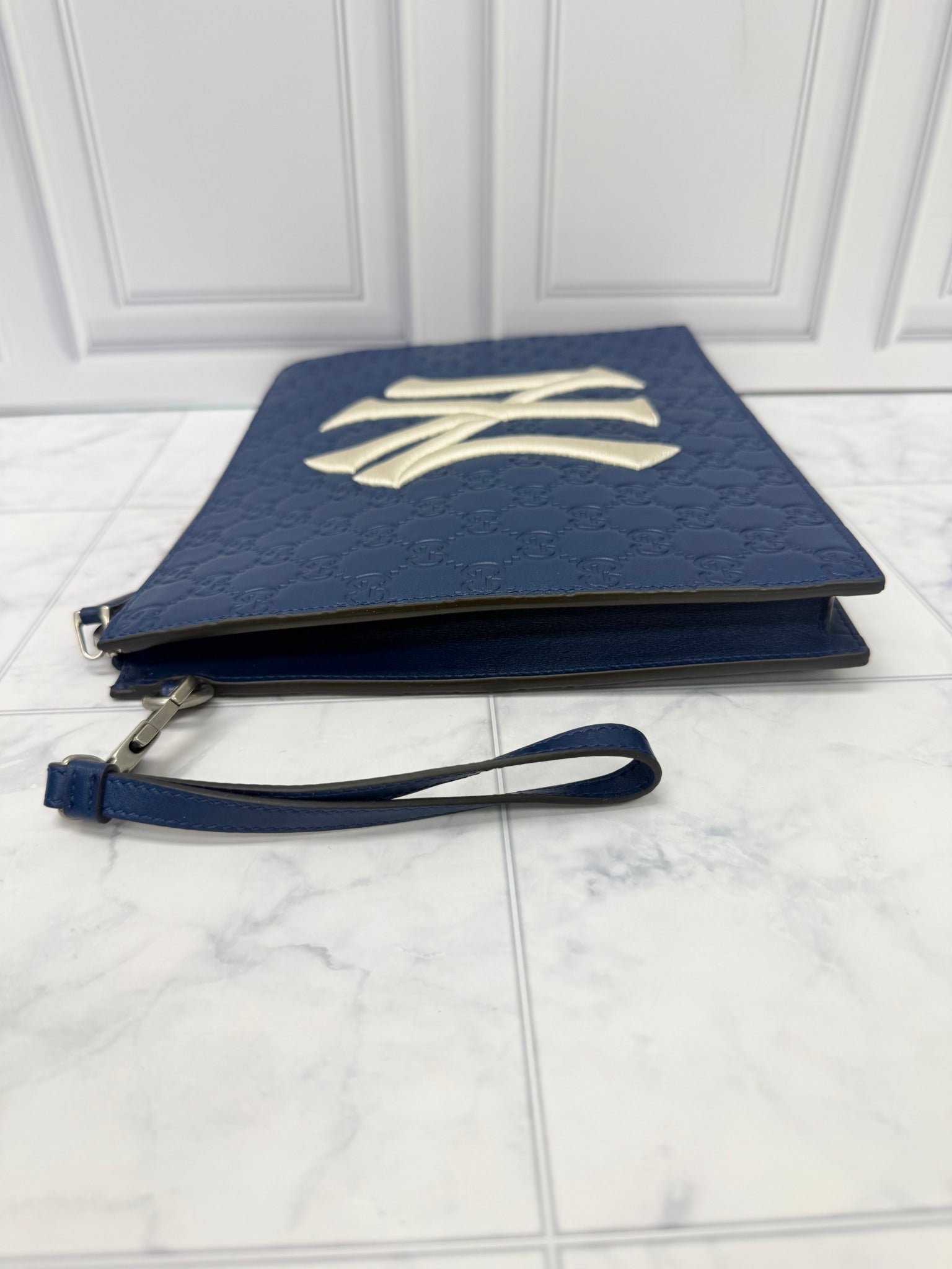 Gucci x MLB NY Yankees Blue Guccissima Leather Zippy Pouch