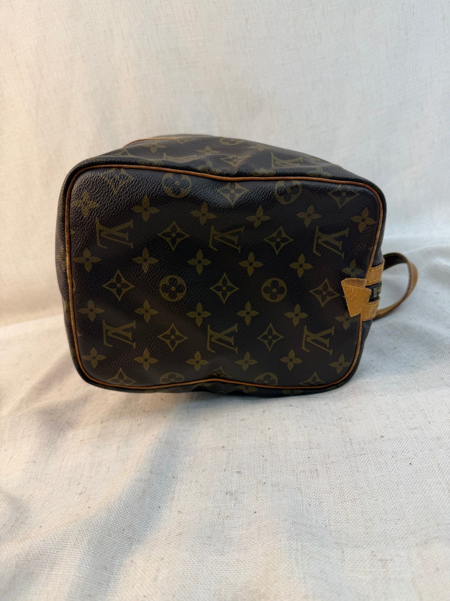 Louis Vuitton Monogram Sac Souple 35 Bag