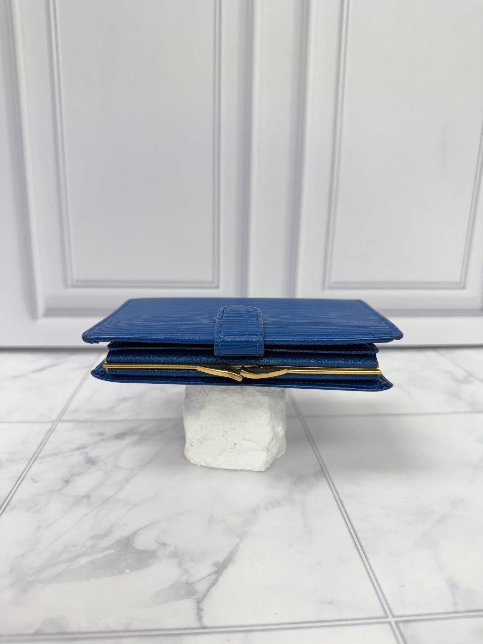 Louis Vuitton Blue Epi Leather Kisslock Wallet 