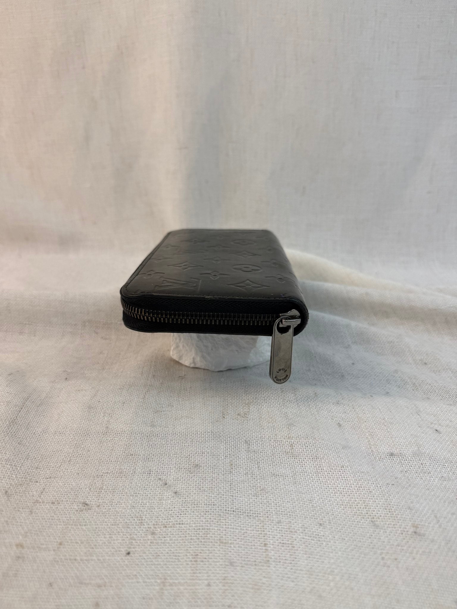 Louis Vuitton Black Vernis Leather Zippy Wallet