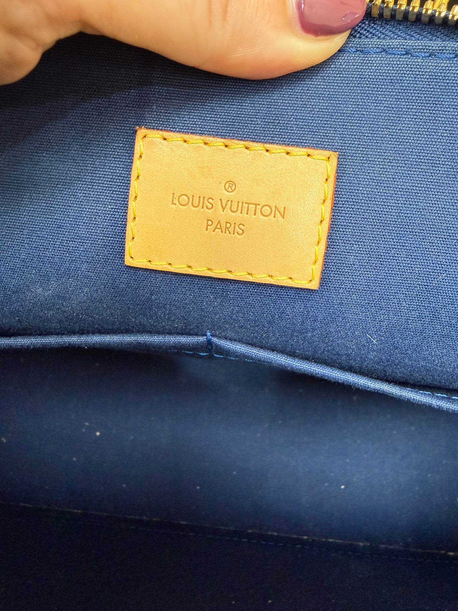 https://res.cloudinary.com/dyql5hig8/image/upload/v1758301844/lld2u5hzxoqlvgzlxdbm.jpg
