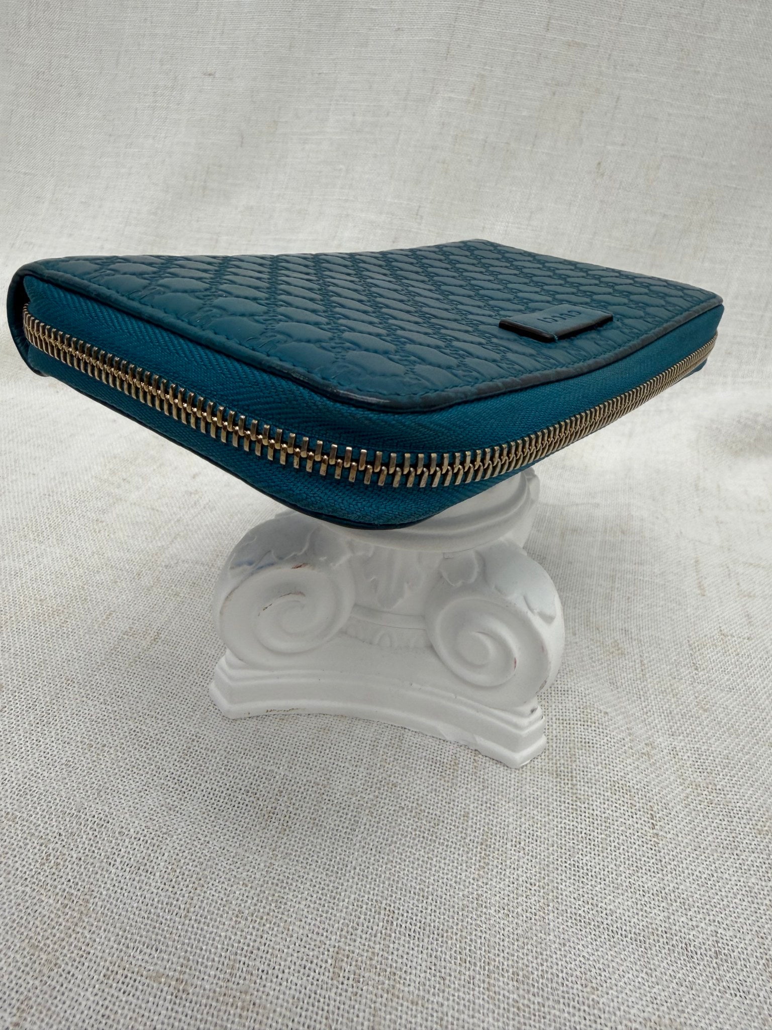 Gucci Teal Guccissima Leather Zippy Leather