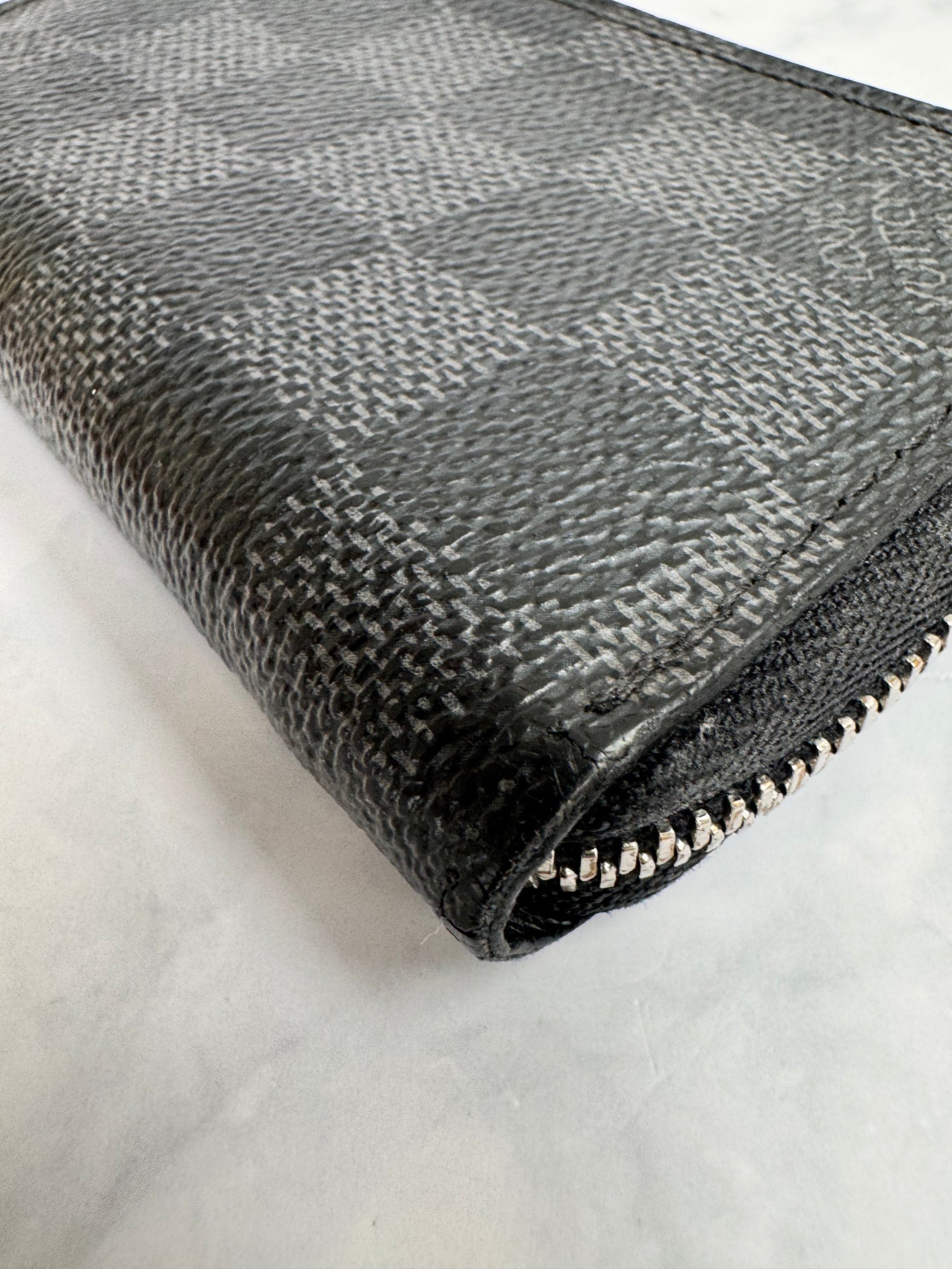 Louis Vuitton Damier Graphite Zippy Coin Wallet
