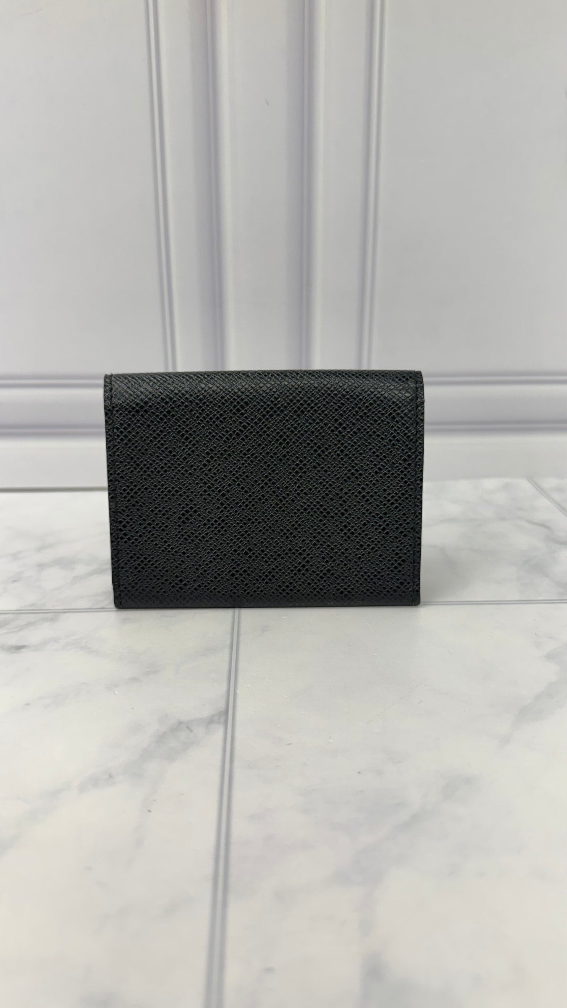 LIKE NEW - Louis Vuitton Black Taiga Leather Card Case