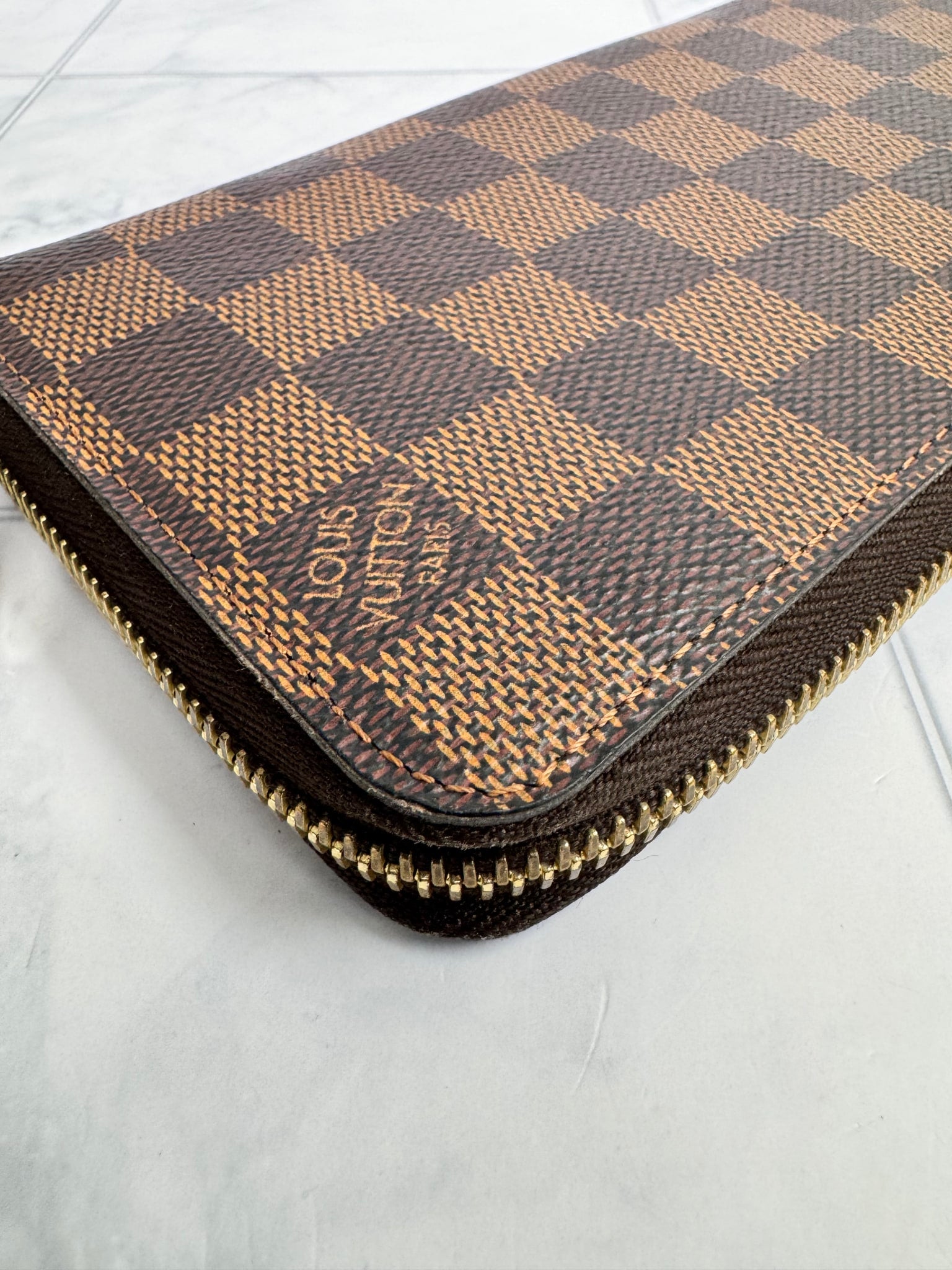 Louis Vuitton Daimer Ebene Zippy Wallet