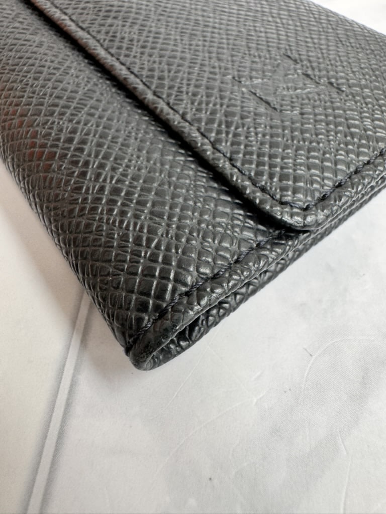 Louis Vuitton Black Taiga 6 Key Case 